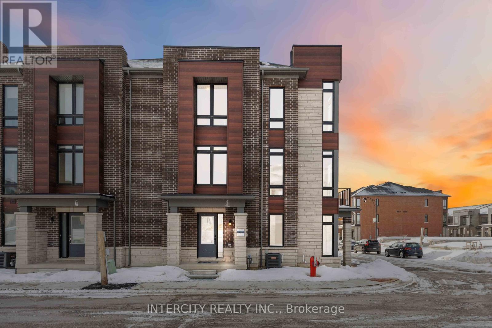 Townhouse at 43 GRIFFITH STREET, Aurora