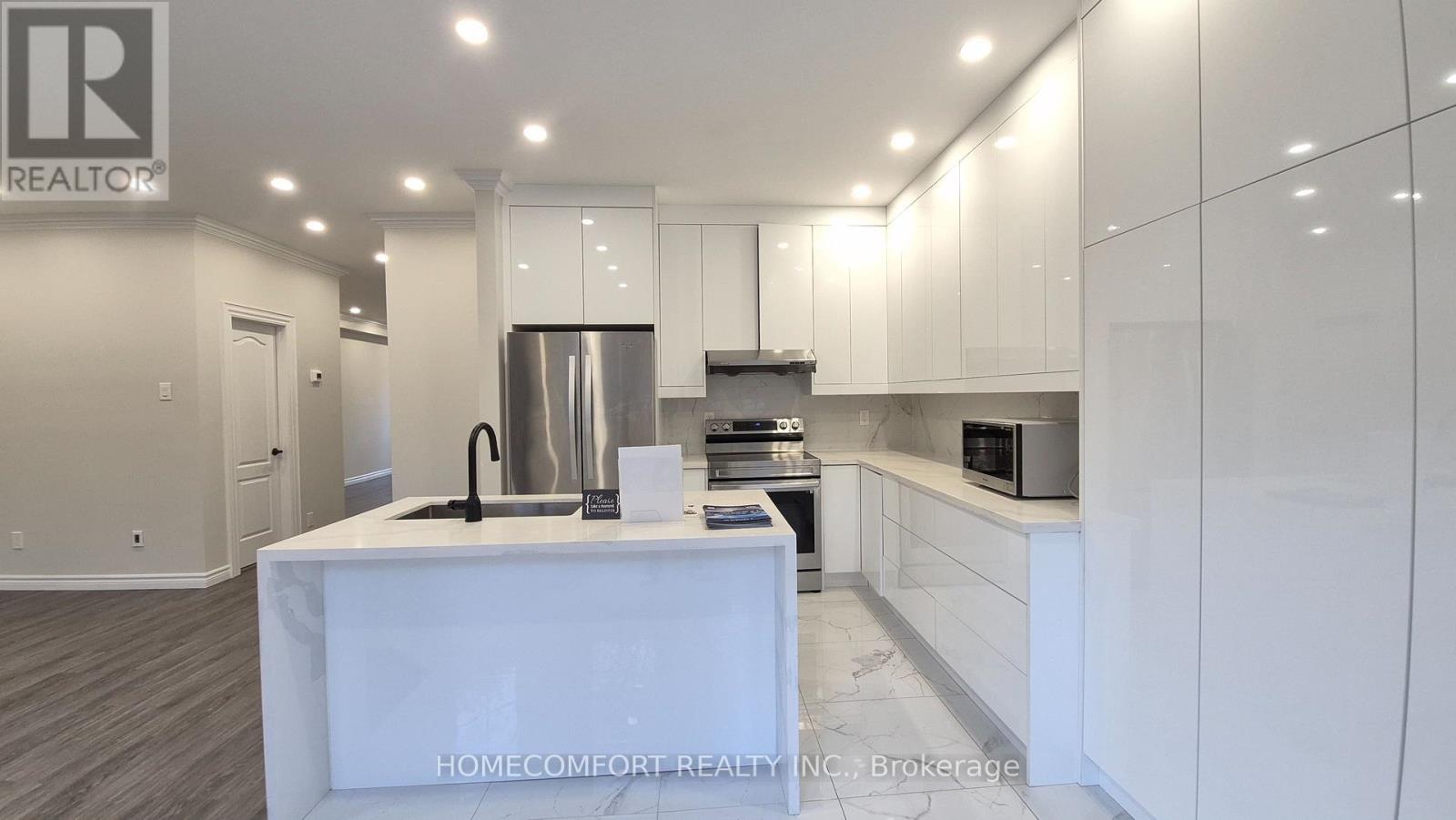 Semi-Detached/Link at 4 CAYMUS STREET, Richmond Hill