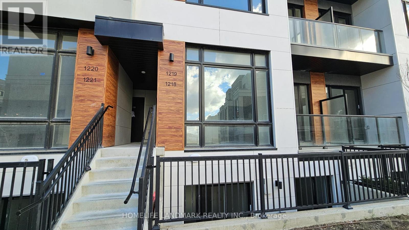 Townhouse at 1218 - 8 DAVID EYER ROAD, Richmond Hill