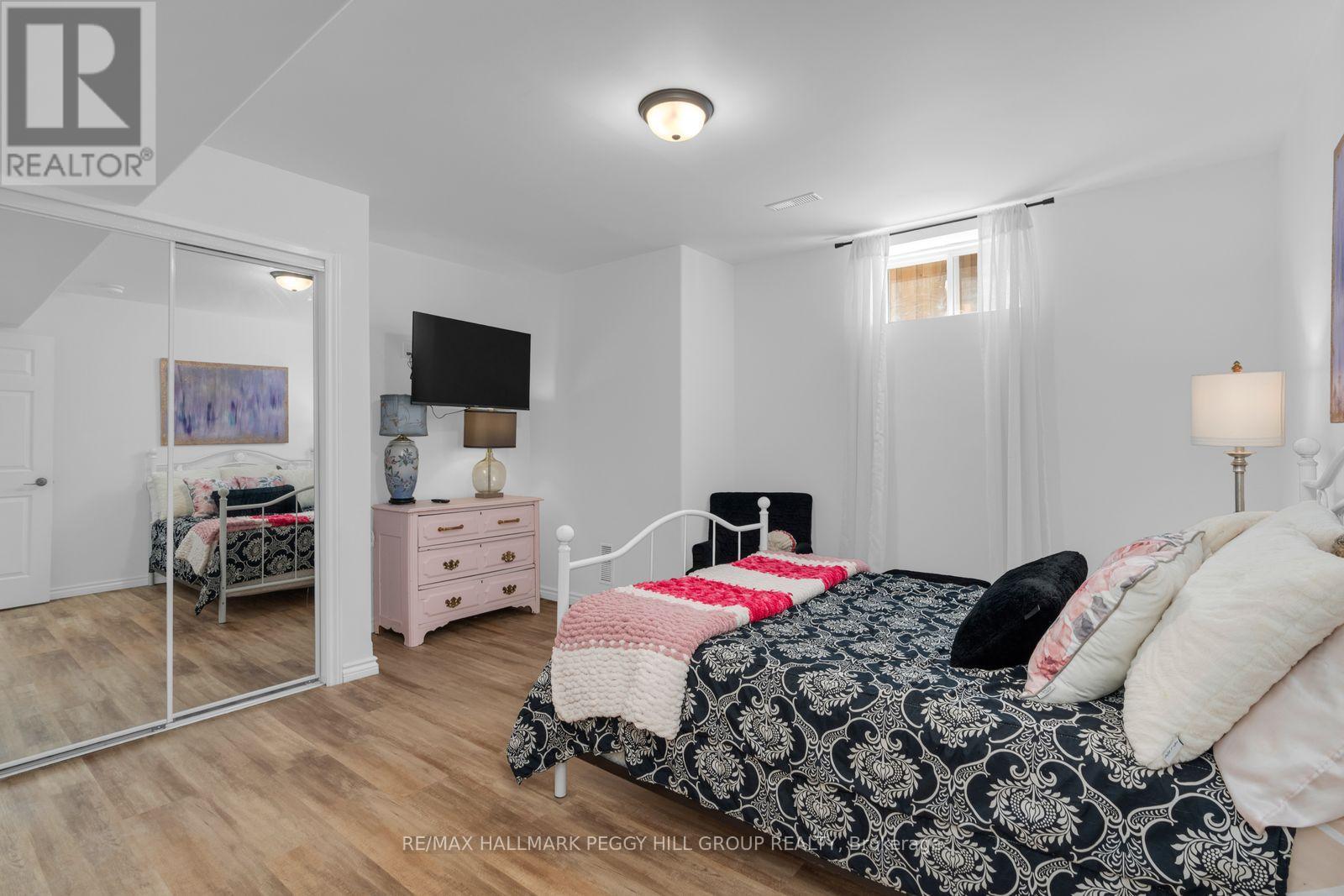 Detached at 5 WOOD CRESCENT, Essa