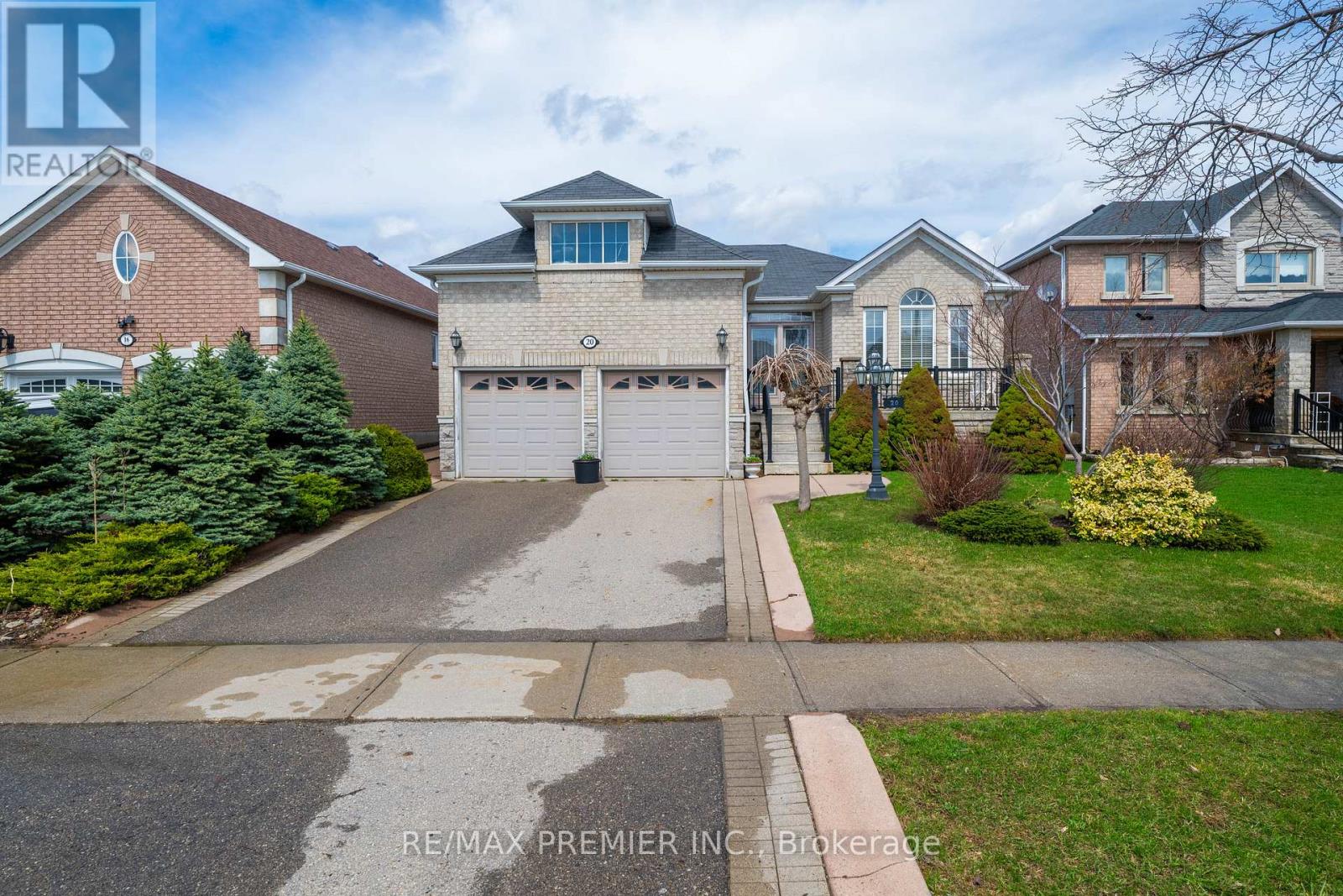 Detached at 20 DRUMMOND DRIVE, Vaughan (Maple)