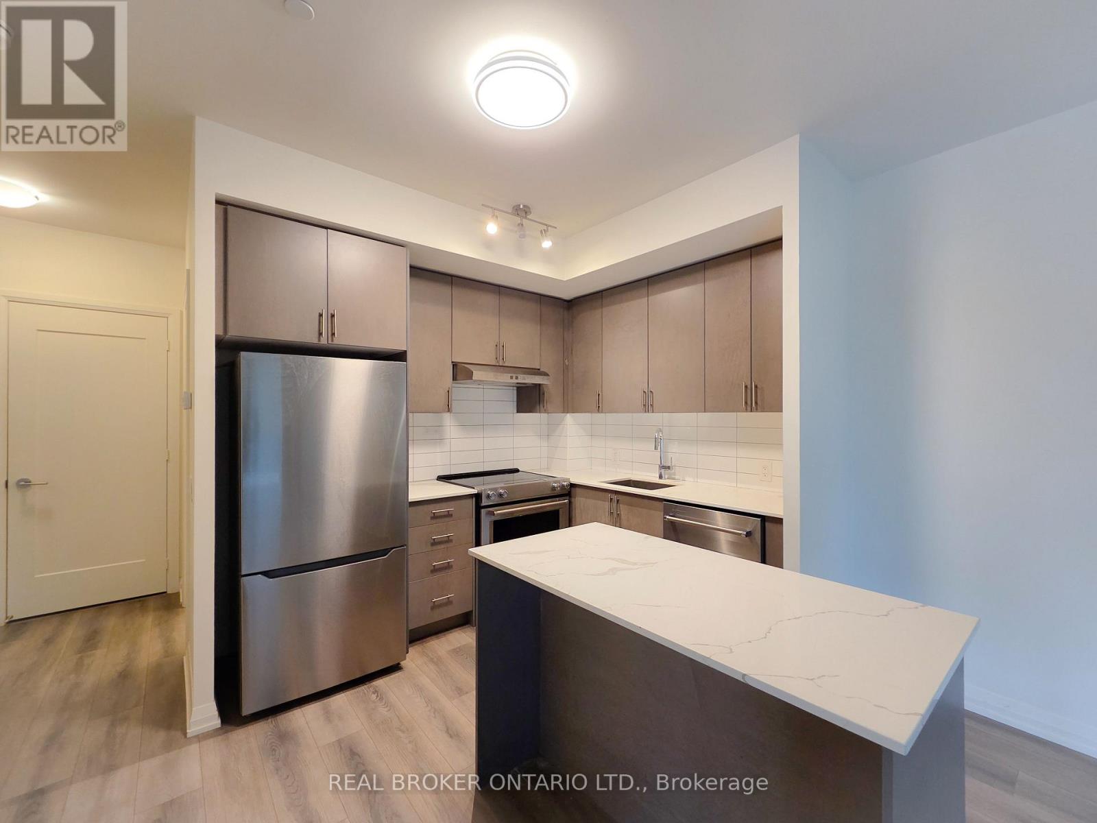 Apartment at 618 - 9000 JANE STREET, Vaughan (Concord)