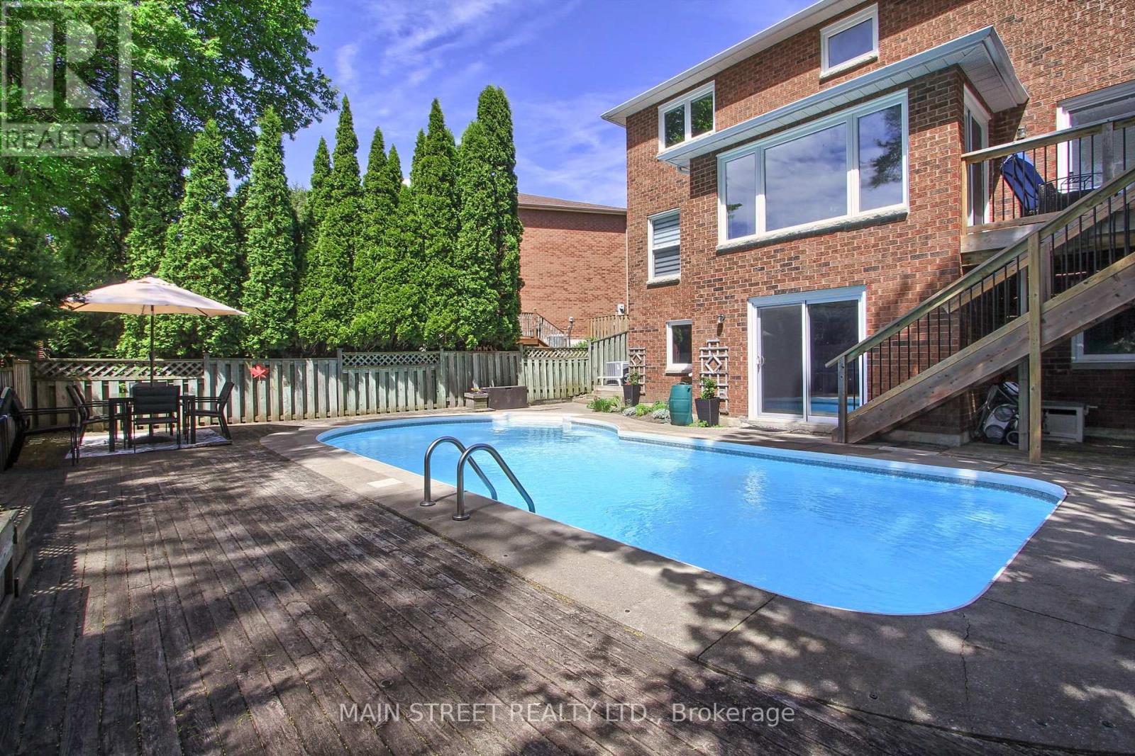 Detached at 21 CHADBURN CRESCENT, Aurora
