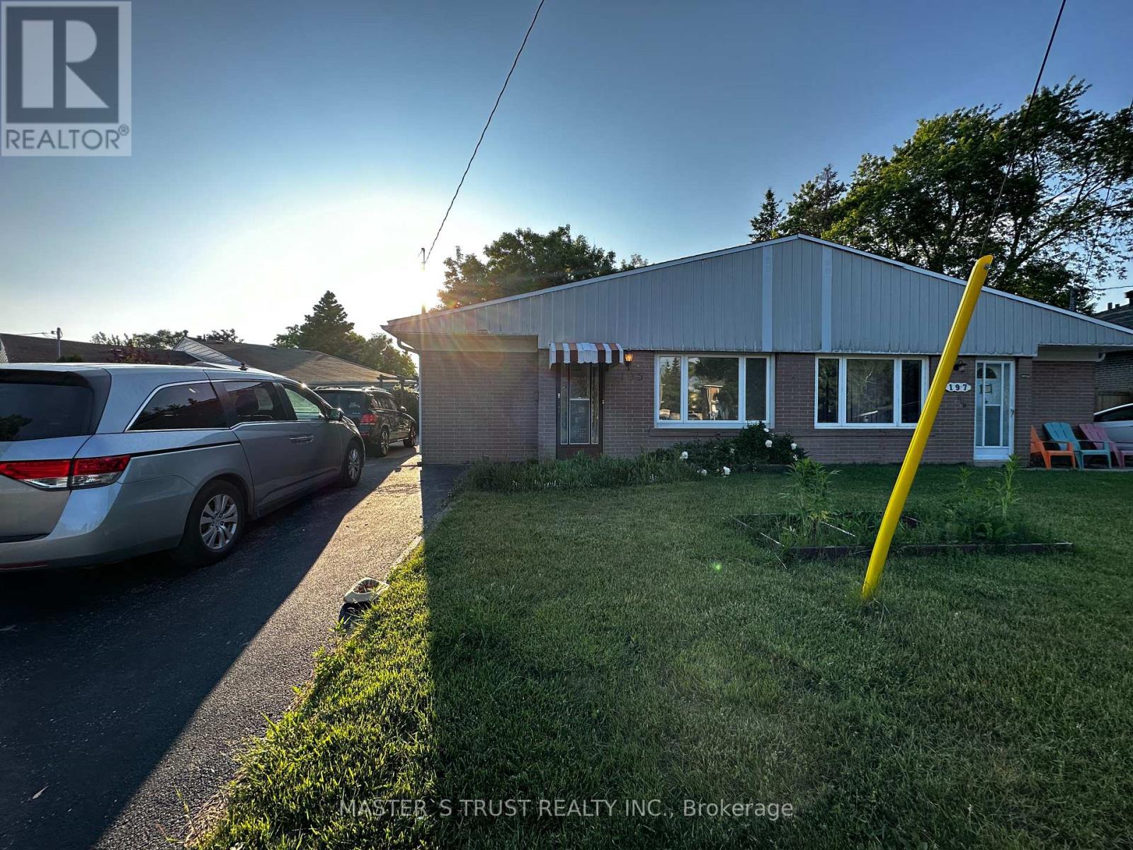 Semi-Detached/Link at 195 Penn Ave,