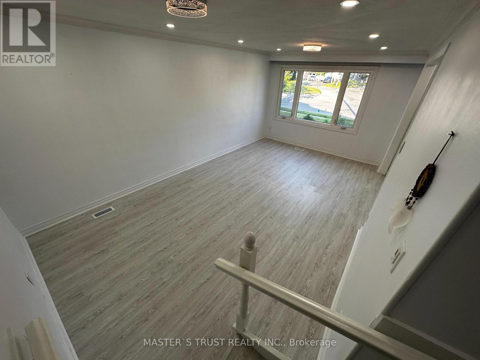 Semi-Detached/Link at 195 Penn Ave, Newmarket