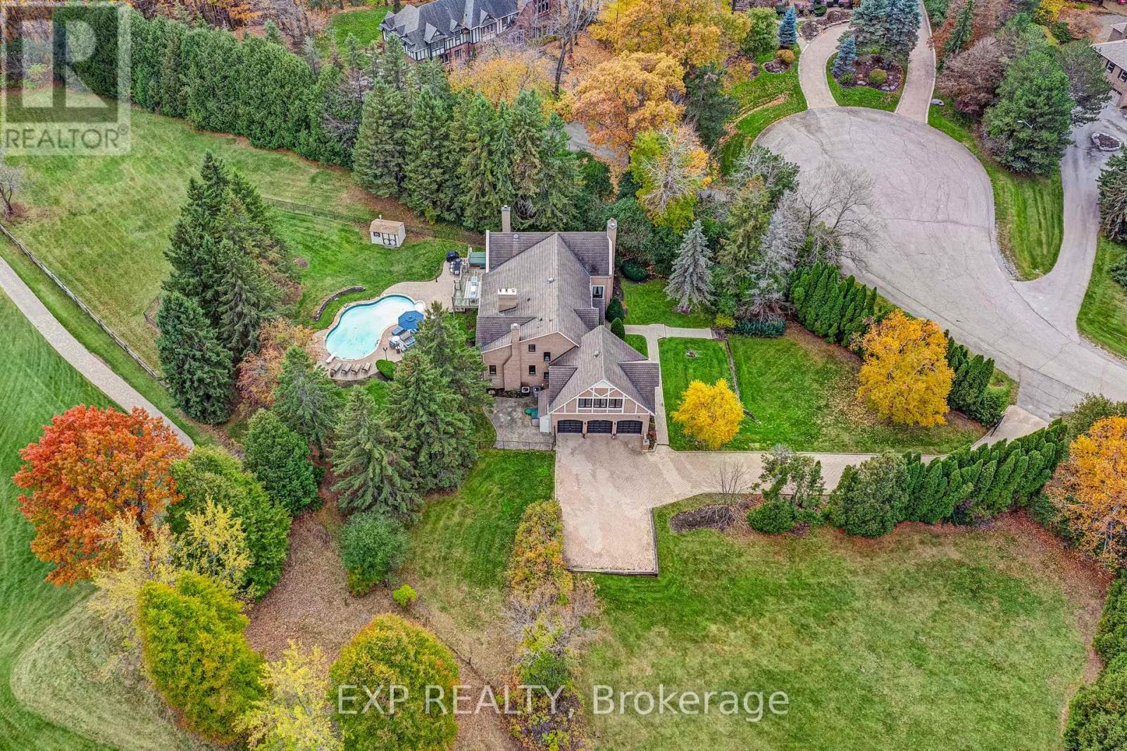Detached at 15 JARVIS AVENUE, Aurora