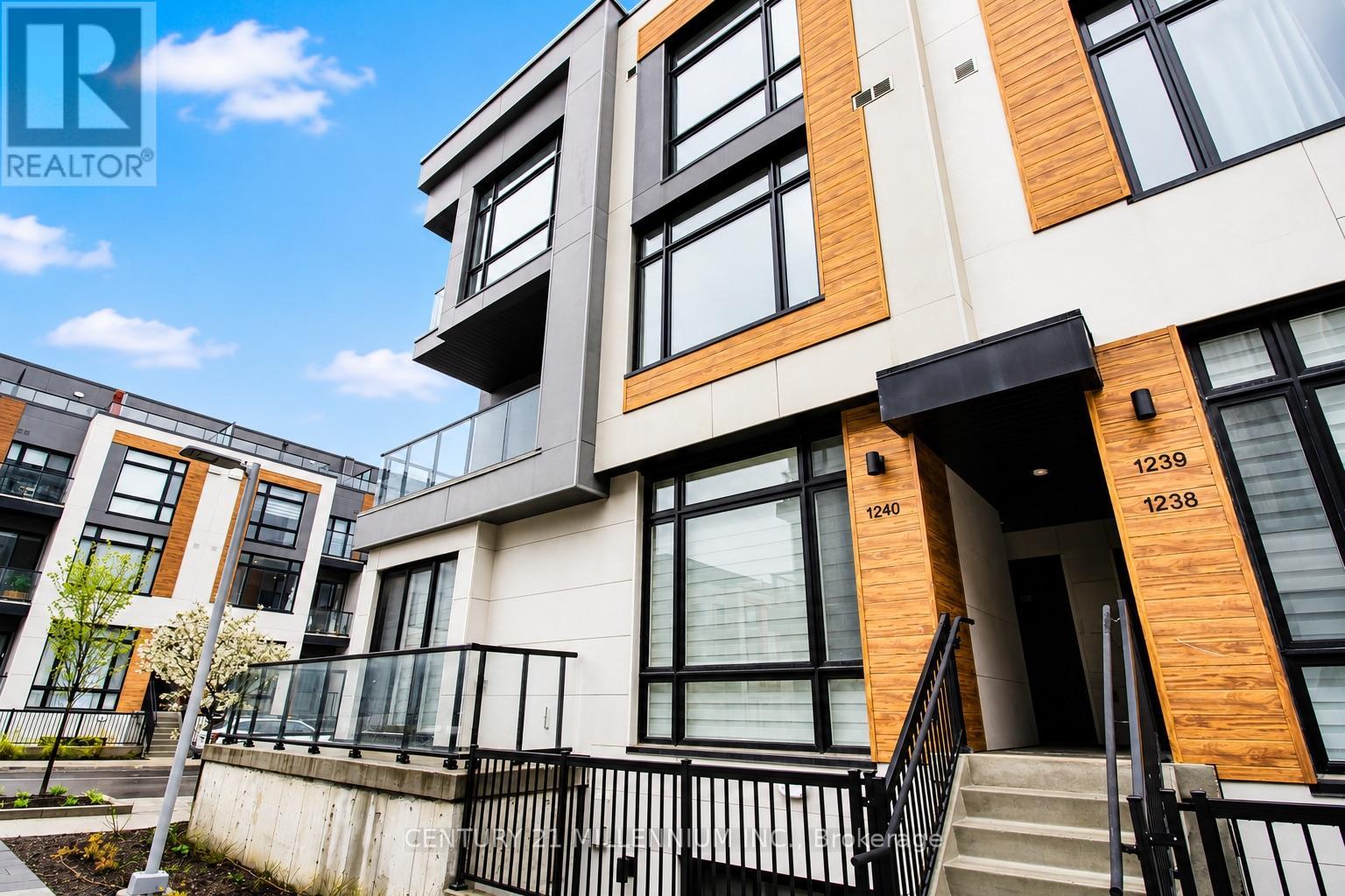 Townhouse at 1240 - 10 DAVID EYER ROAD, Richmond Hill