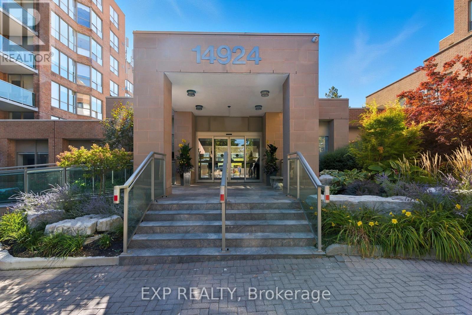 Apartment at 111 - 14924 YONGE STREET, Aurora (Aurora Highlands)