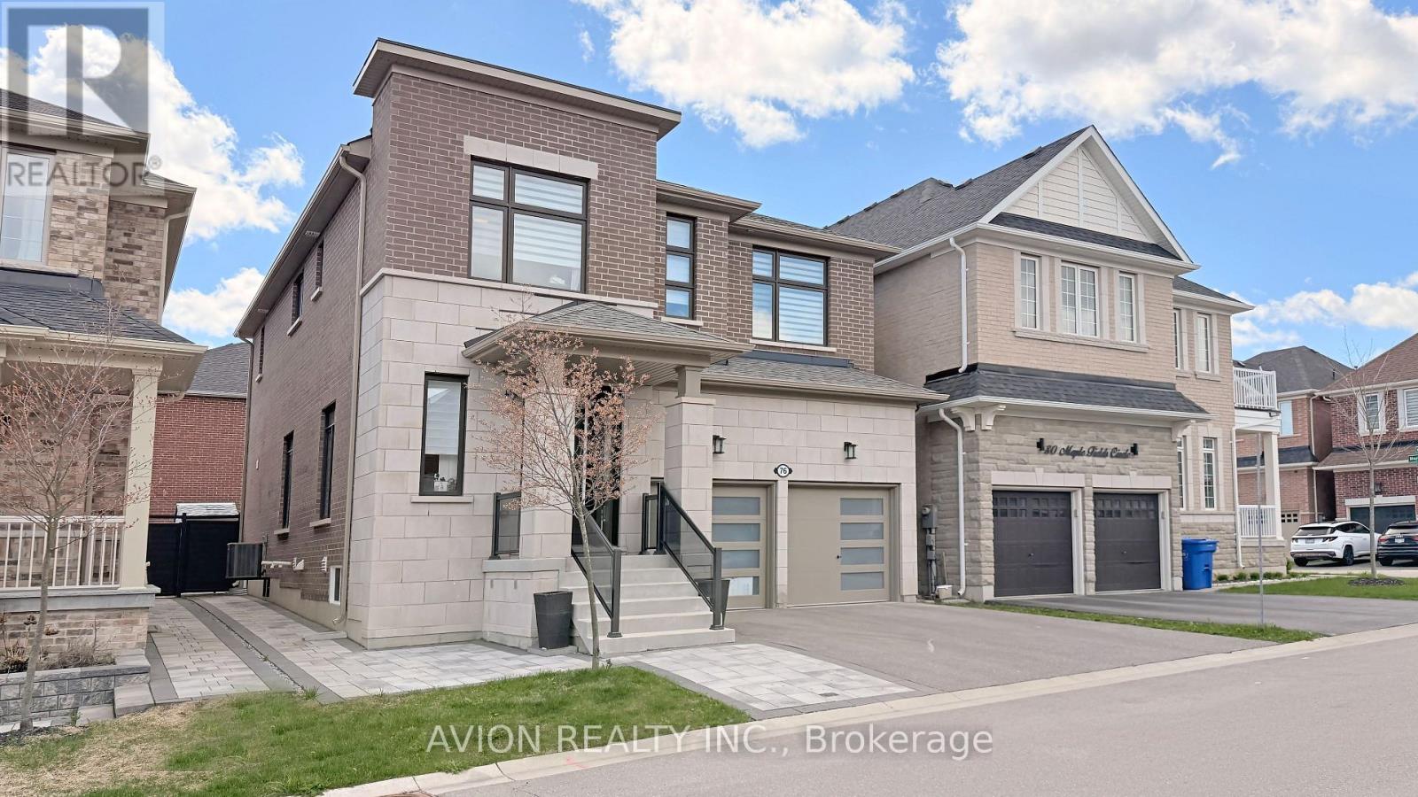 Detached at 76 MAPLE FIELDS CIRCLE, Aurora (Aurora Estates)