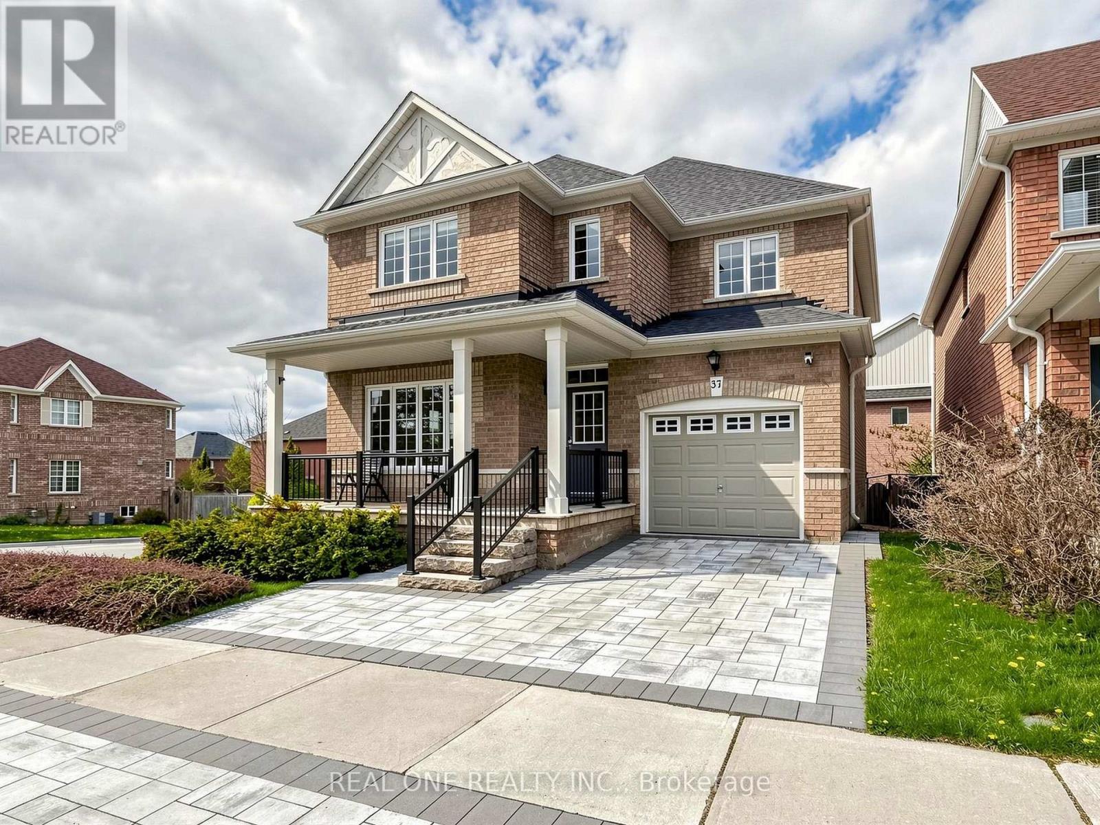 Detached at 37 TRISH DRIVE, Richmond Hill (Oak Ridges Lake Wilcox)