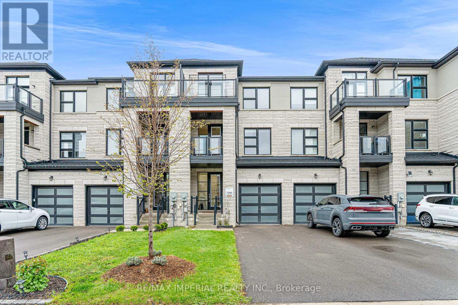Townhouse at 242 VERMONT AVENUE, Newmarket (Summerhill Estates)