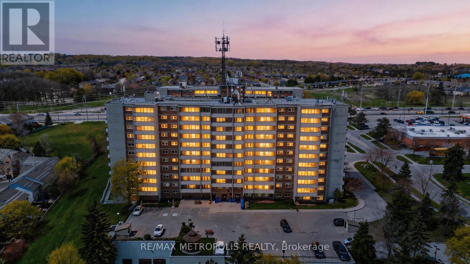 Apartment at 1010 - 40 WILLIAM ROE BOULEVARD, Newmarket (Central Newmarket)