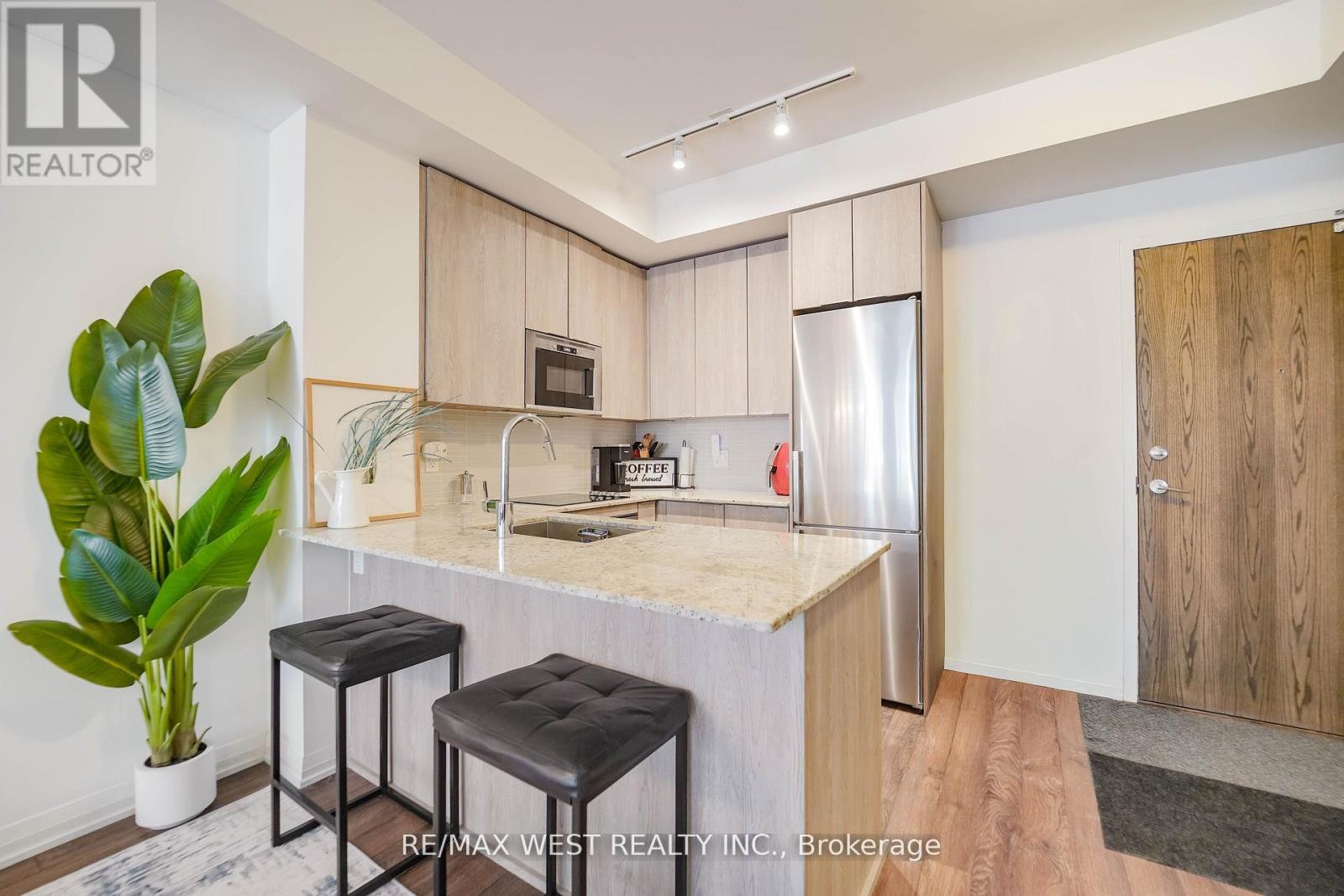 Apartment at 229 - 99 EAGLE ROCK WAY, Vaughan