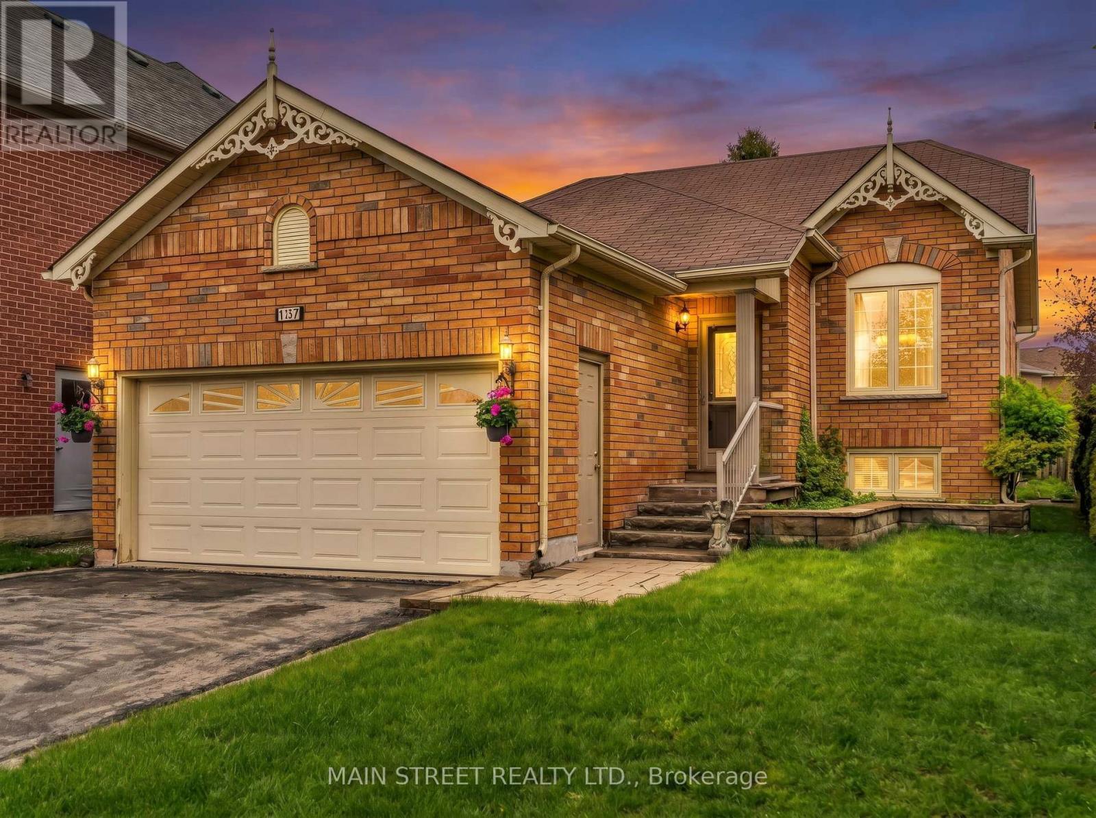 Detached at 137 CLEARMEADOW BOULEVARD, Newmarket (Summerhill Estates)