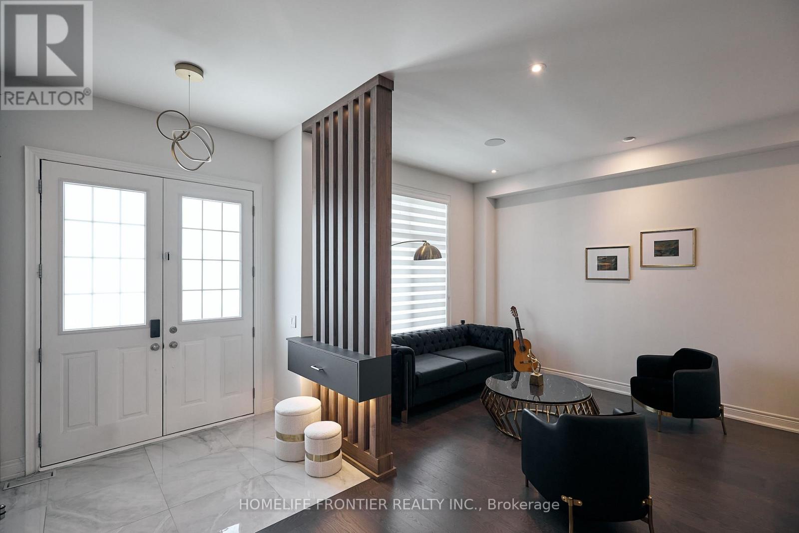 Detached at 296 BEN SINCLAIR AVENUE, East Gwillimbury