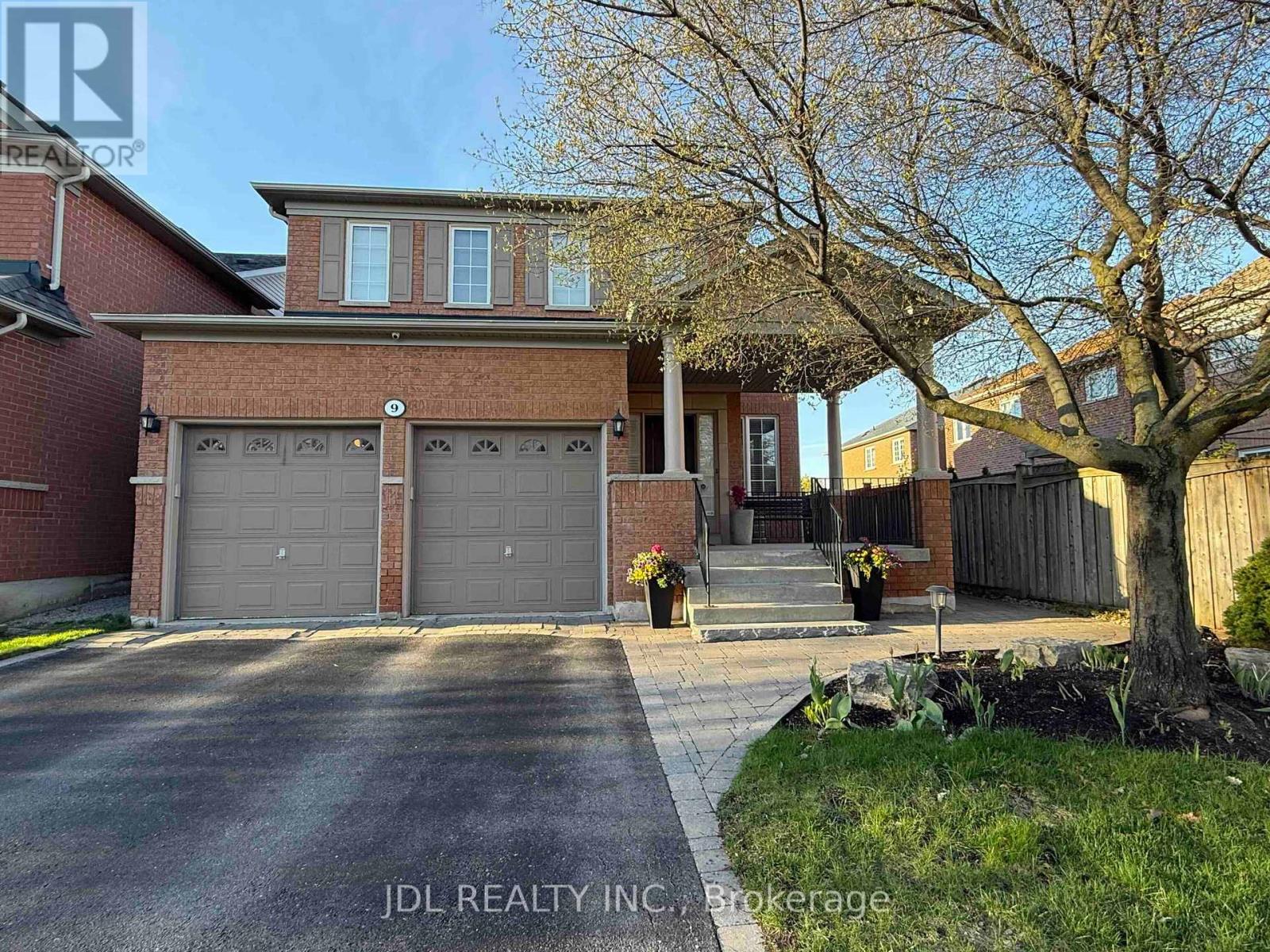 Detached at 9 O'HARA CRESCENT, Richmond Hill (Jefferson)