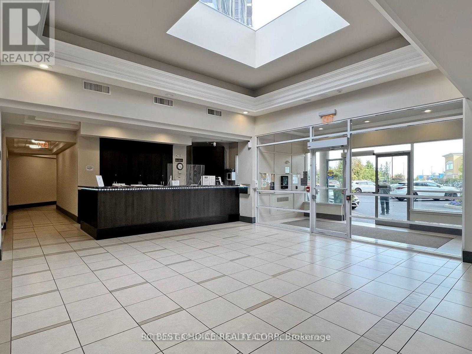 Apartment at 911 - 50 DISERA DRIVE, Vaughan (Beverley Glen)