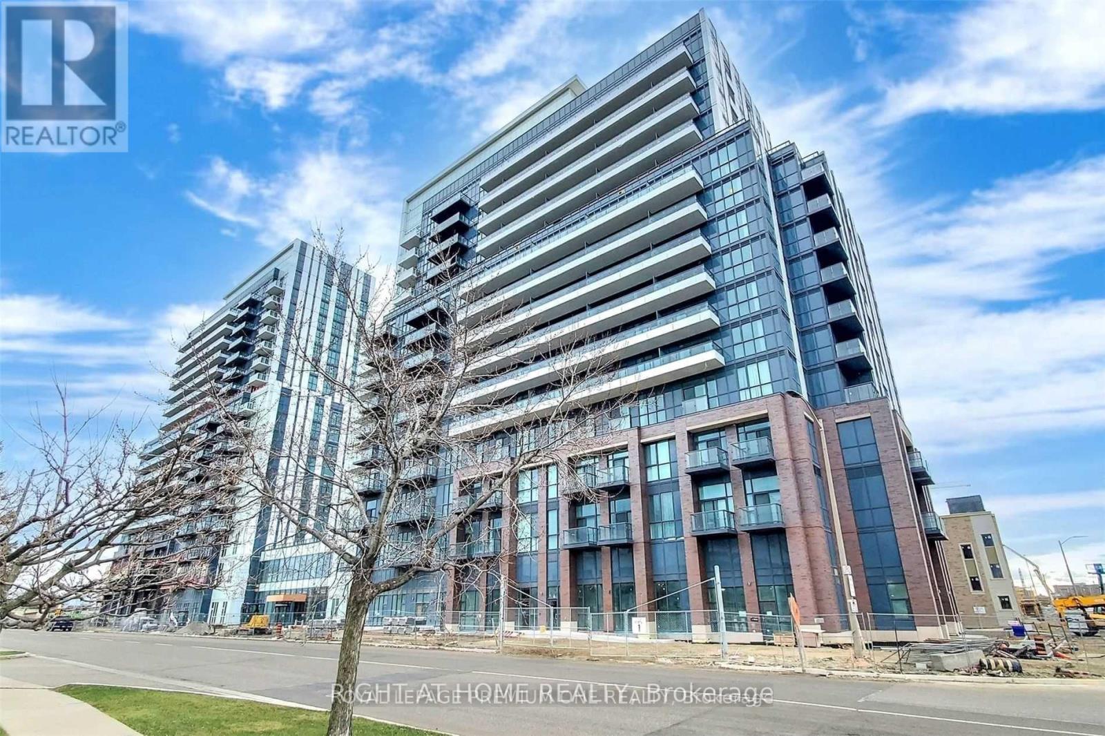 Apartment at 502 - 10 HONEYCRISP CRESCENT, Vaughan (Vaughan Corporate Centre)