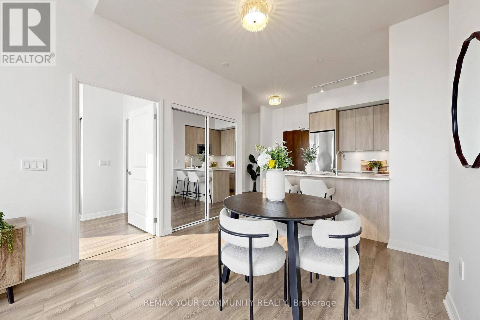 Apartment at PH10 - 99 EAGLE ROCK WAY, Vaughan