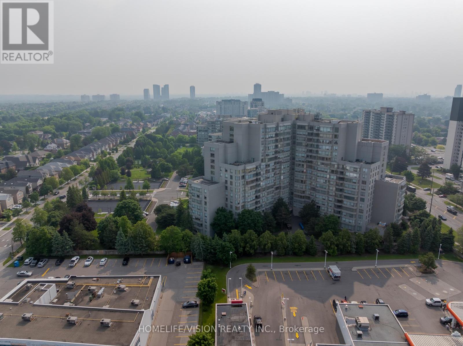 Apartment at 413 - 7 TOWNSGATE DRIVE, Vaughan (Crestwood-Springfarm-Yorkhill)