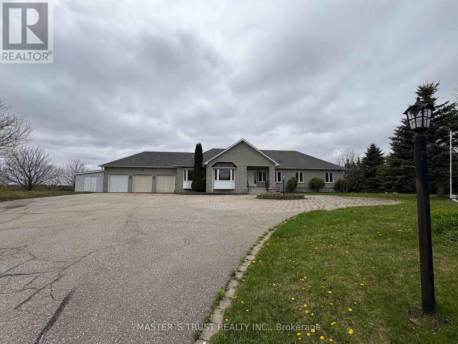 Detached at 6 Ing Crt,