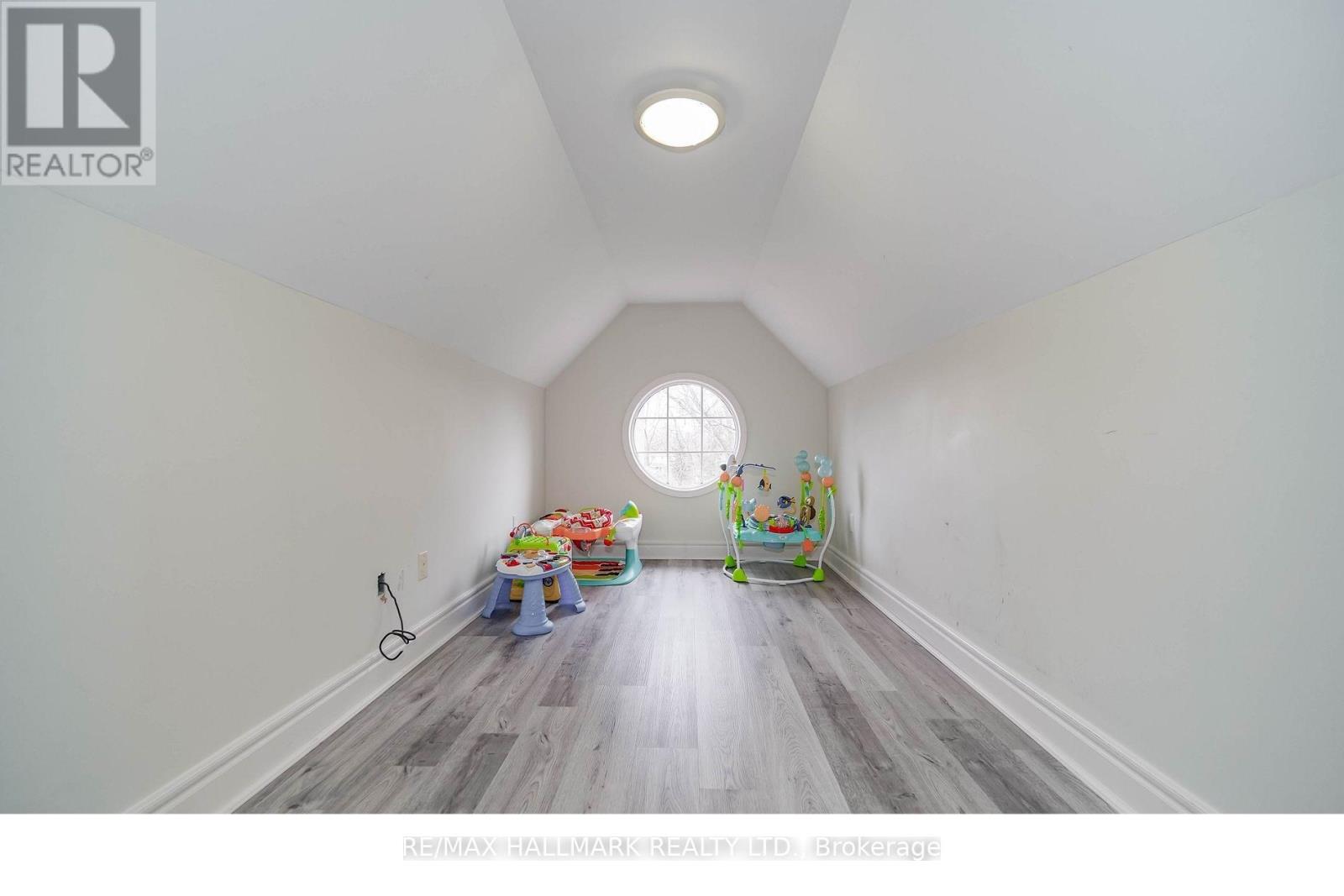 Detached at 33 OATLANDS CRESCENT, Richmond Hill
