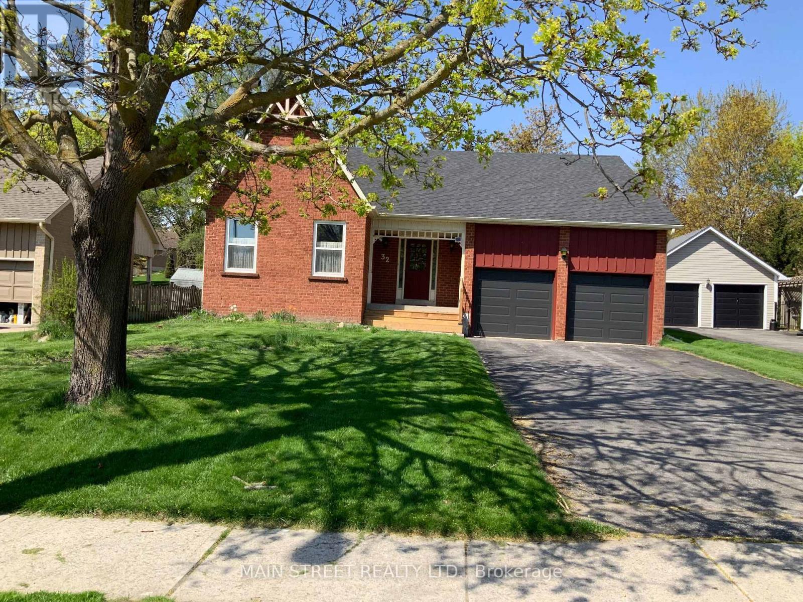 Detached at 32 CENTRE ROAD, Uxbridge