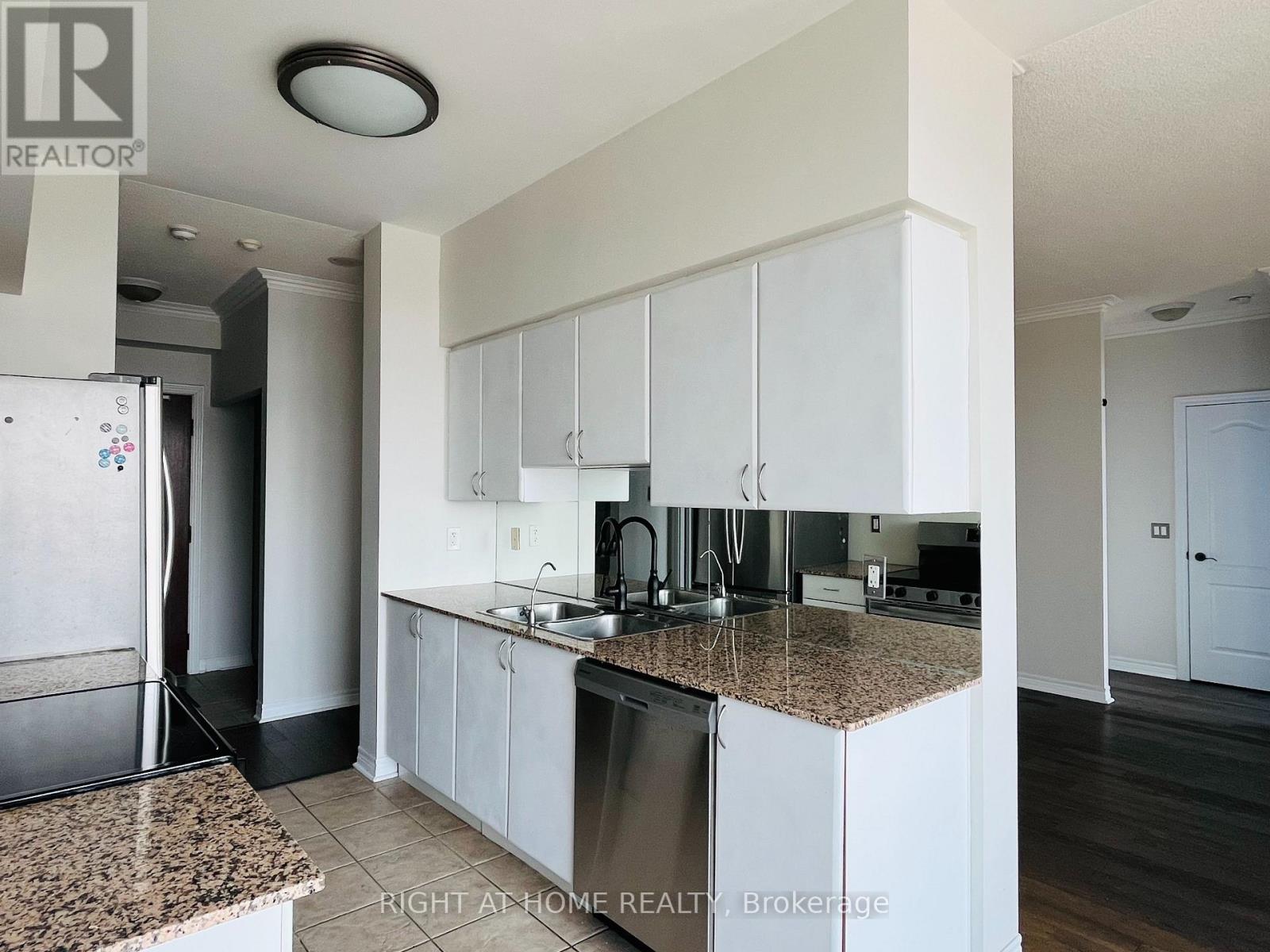 Apartment at LPH209 - 15 NORTH PARK ROAD, Vaughan