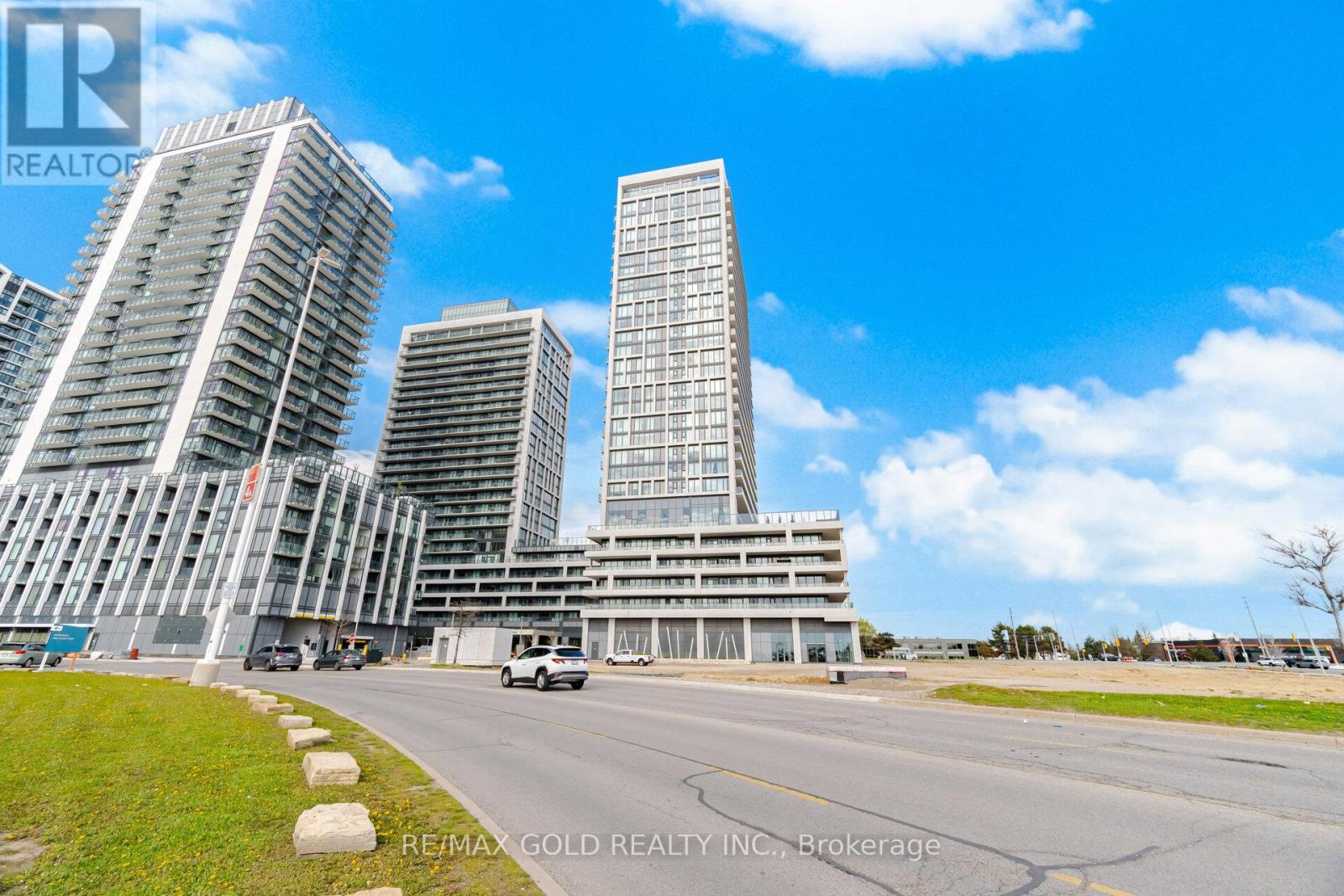 Apartment at 1421 - 8960 JANE STREET, Vaughan (Concord)