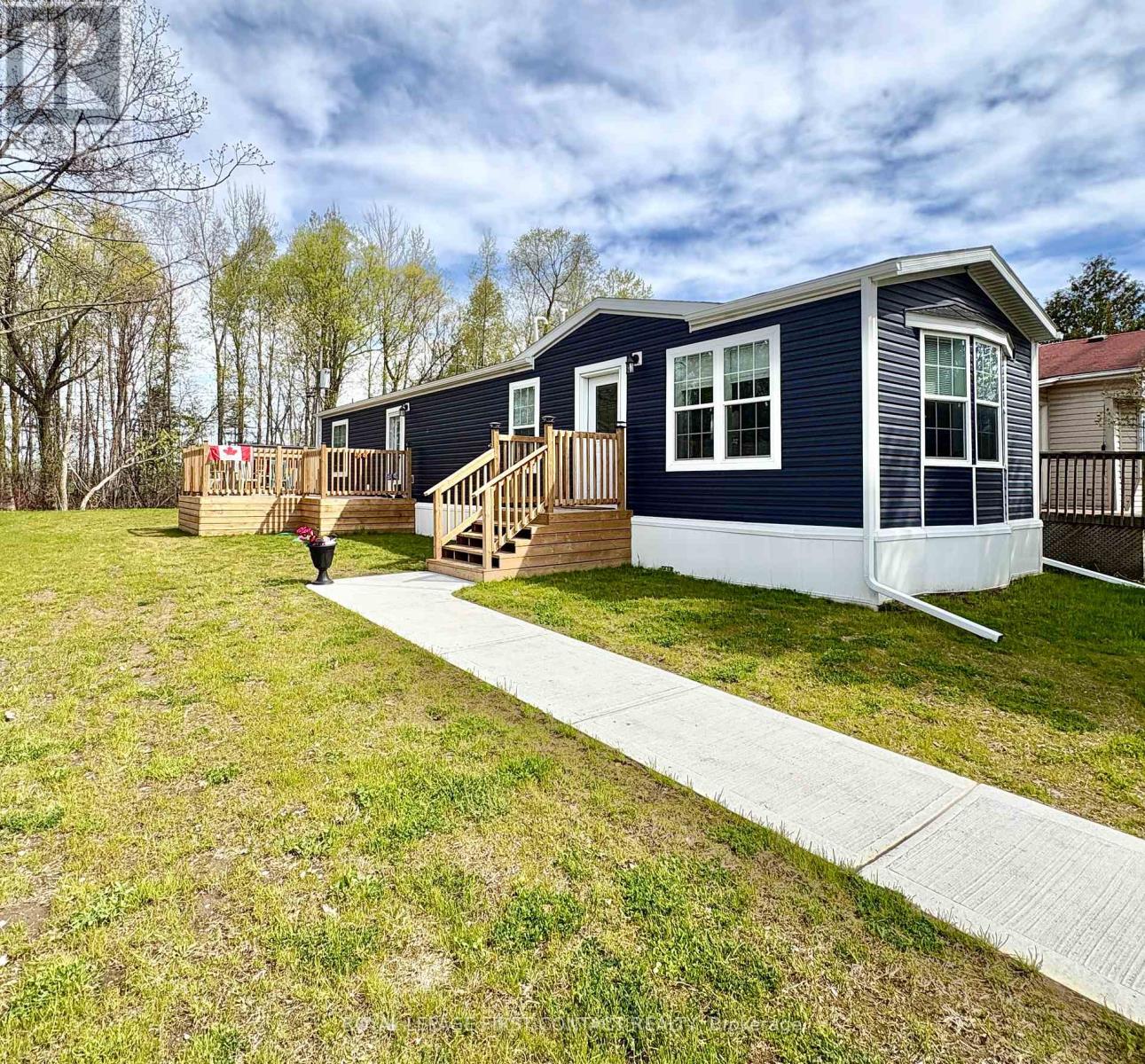Detached at 40 SHAMROCK CRESCENT, Essa