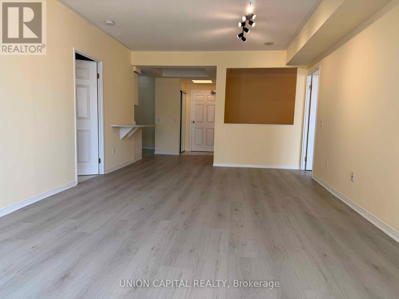Apartment at 311 - 7398 YONGE STREET, Vaughan (Crestwood-Springfarm-Yorkhill)