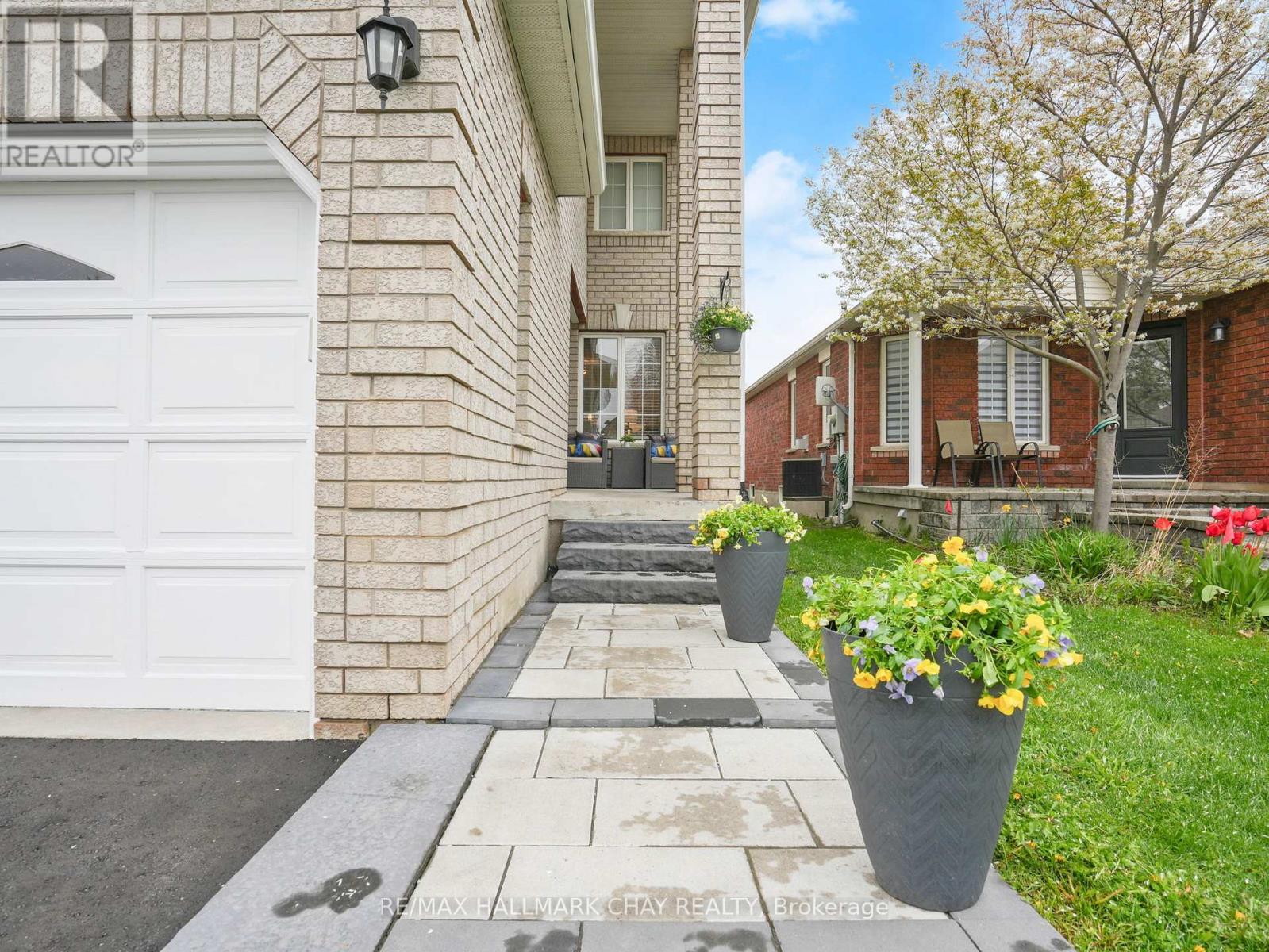 Detached at 16 PRESTON AVENUE, New Tecumseth