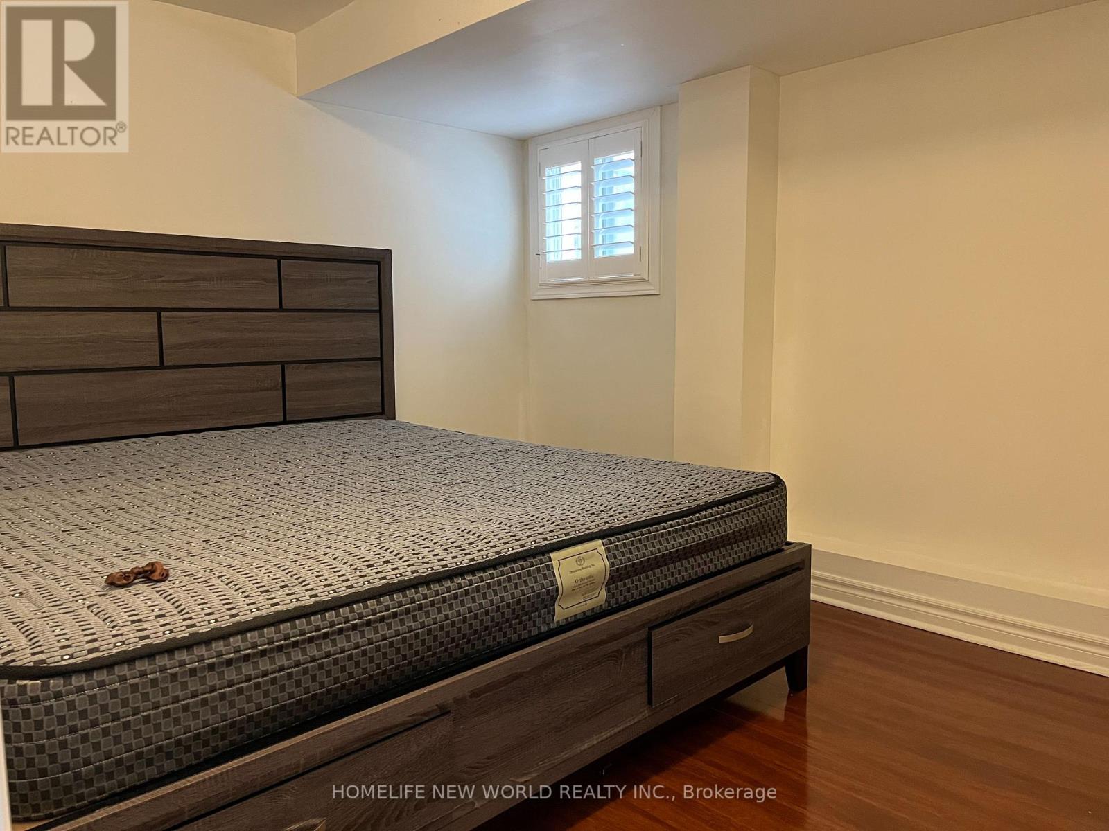 Semi-Detached/Link at (BSMT) - 31 VOYSEY WAY, Markham