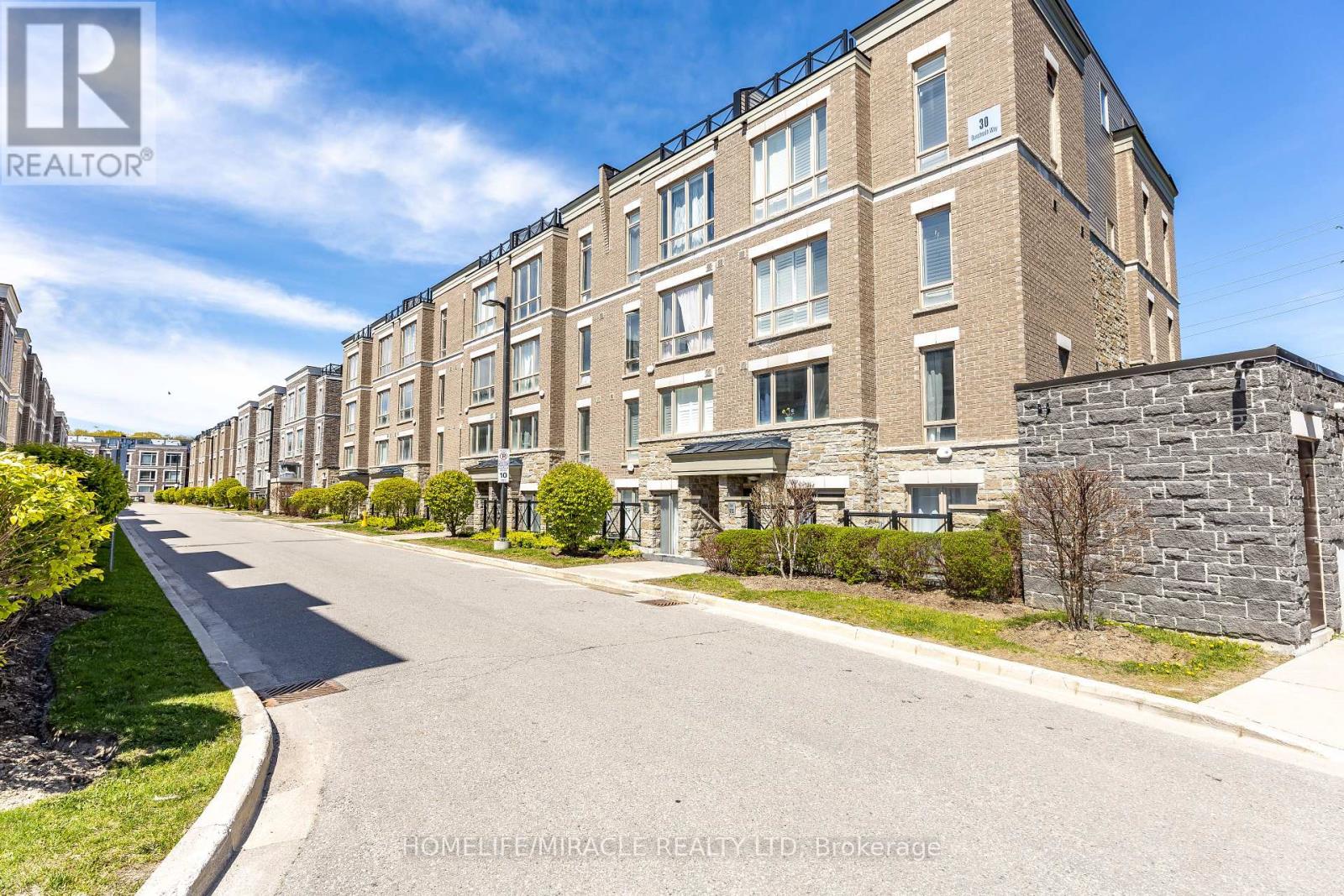 Townhouse at 514 - 30 DUNSHEATH WAY, Markham (Cornell)