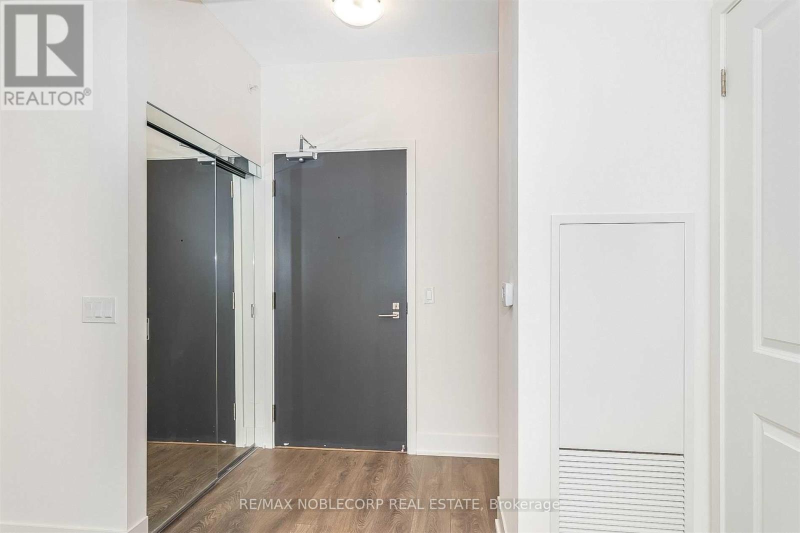Apartment at 1404 - 2908 HIGHWAY 7 ROAD, Vaughan (Concord)