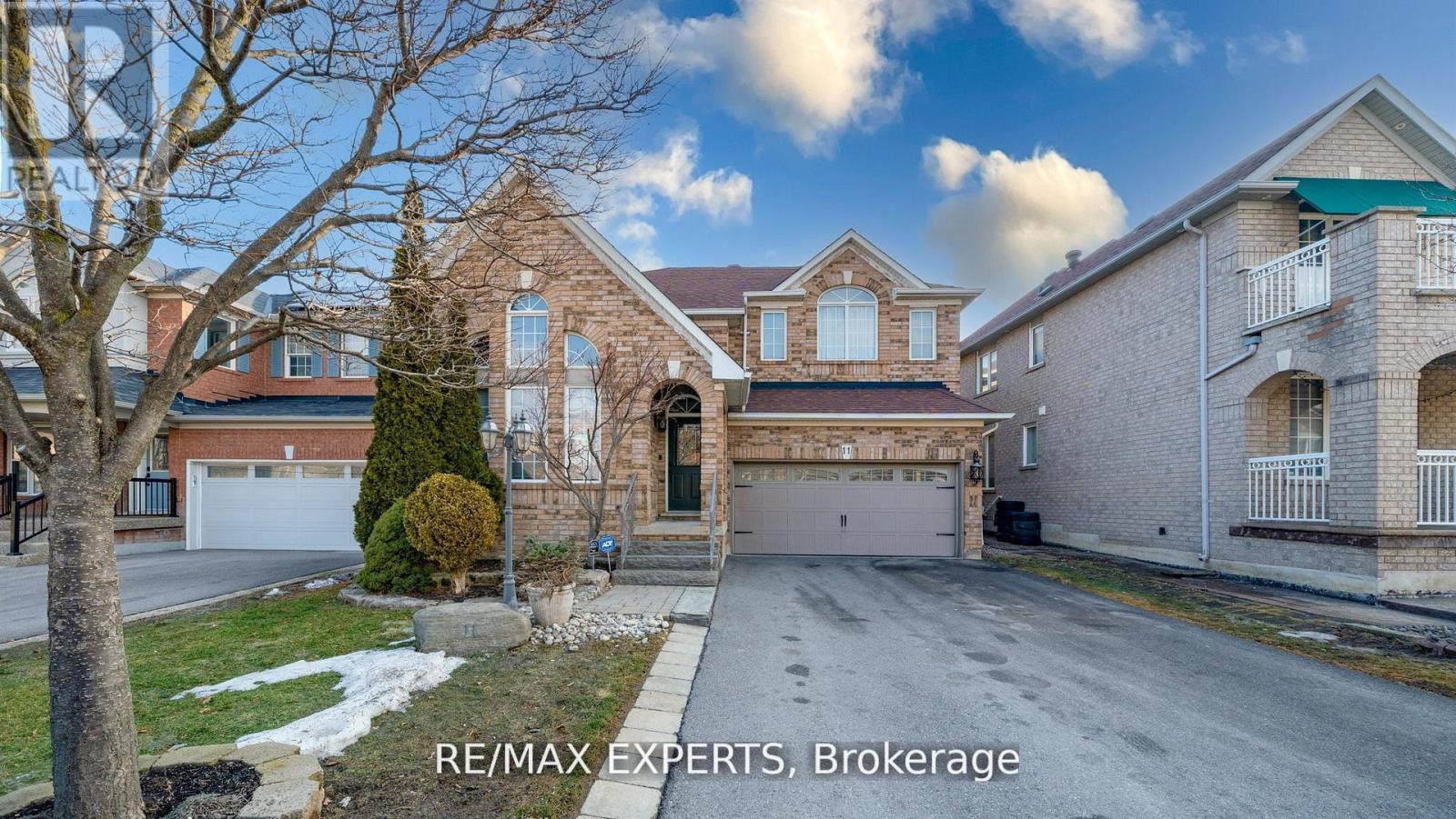 Detached at 11 CREW CRESCENT, Vaughan (Maple)