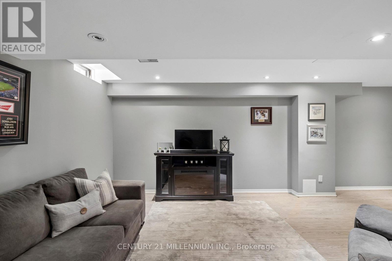 Semi-Detached/Link at 116 WOODROOF CRESCENT, Aurora