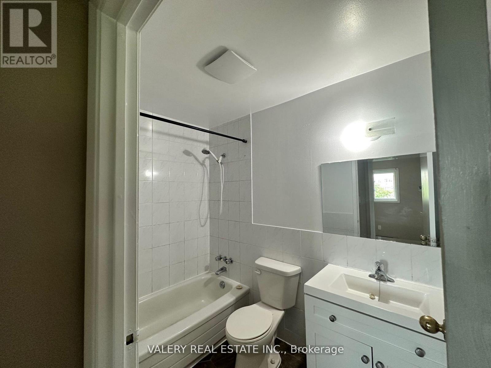 Multiplex at 1 - 9 LOWNDES AVE AVENUE, Georgina (Keswick South)