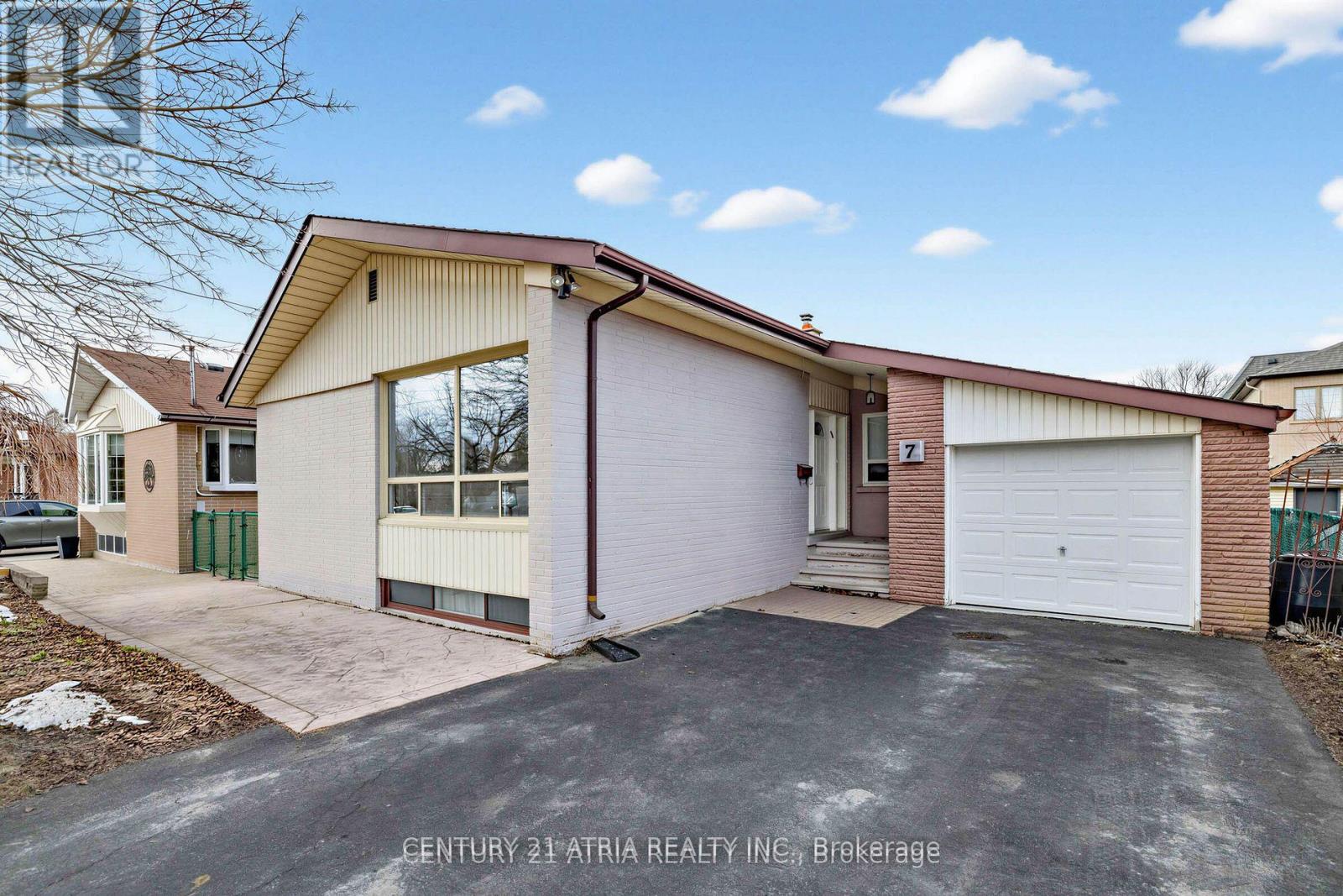 Detached at 7 ROCKPORT CRESCENT, Richmond Hill (Crosby)
