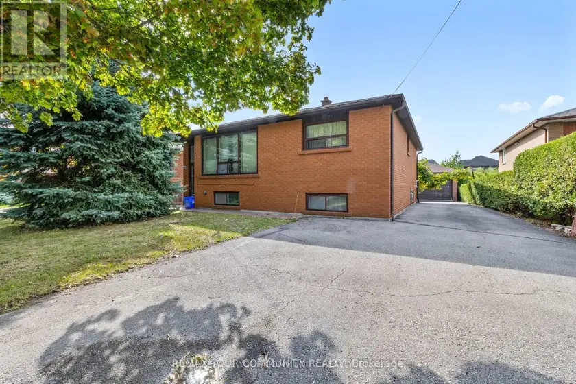 Detached at 221 ELGIN MILLS ROAD W, Richmond Hill