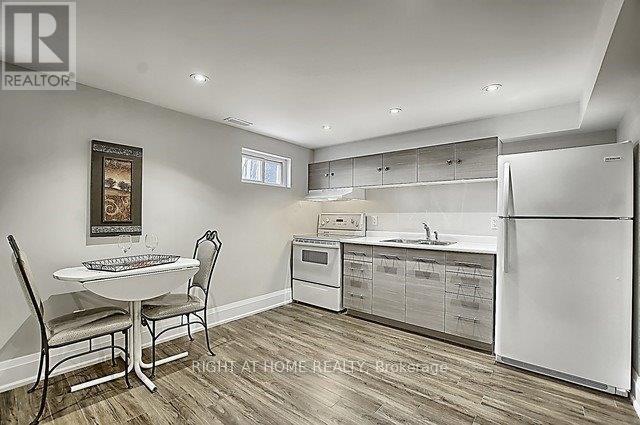 Semi-Detached/Link at LOWER - 167 SEPTONNE AVENUE, Newmarket (Bristol-London)