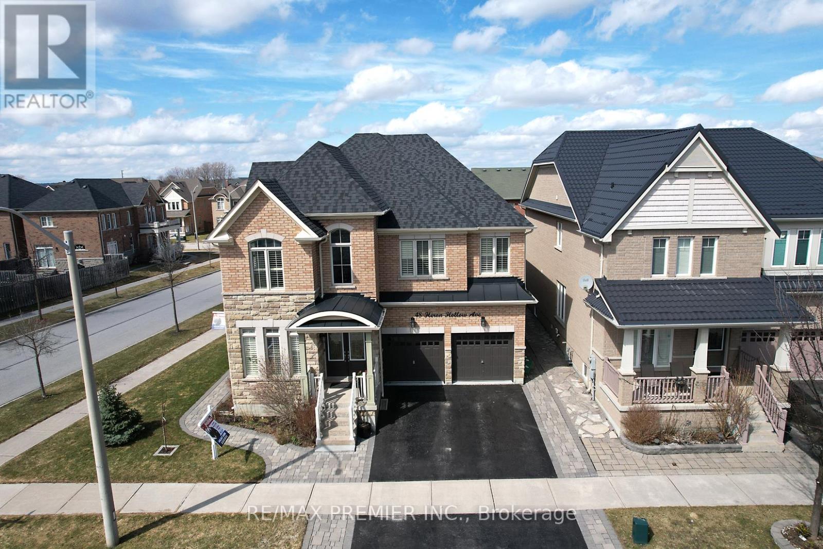 Detached at 48 HERON HOLLOW AVENUE, Richmond Hill (Oak Ridges)