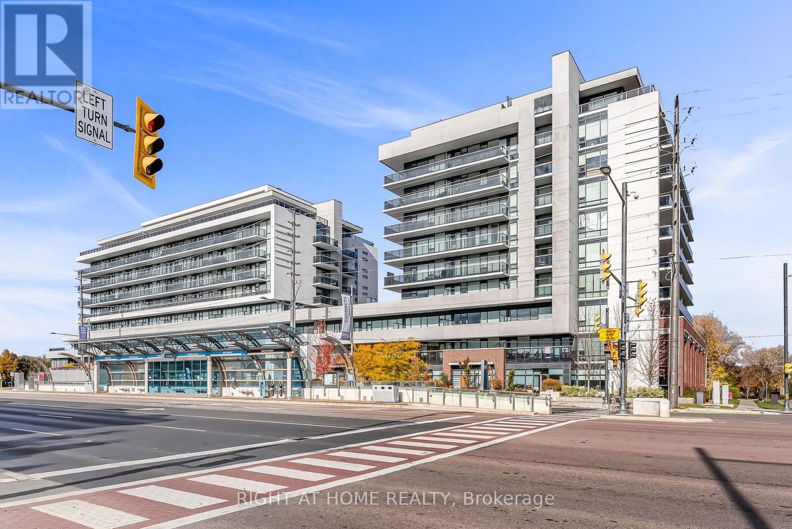 Apartment at 810 - 4800 HIGHWAY 7, Vaughan (East Woodbridge)