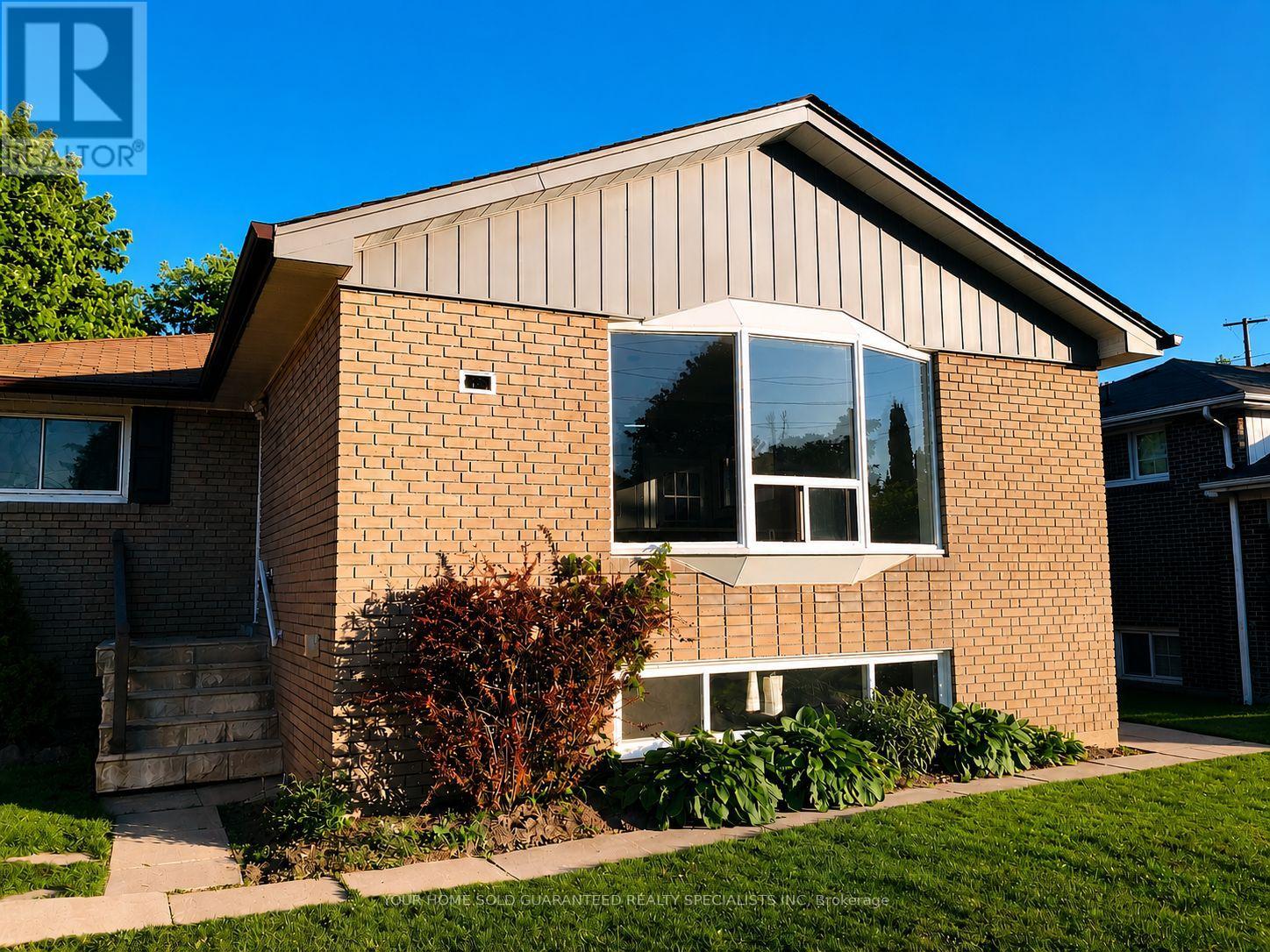 Detached at 15B AURORA HEIGHTS DRIVE, Aurora (Aurora Heights)
