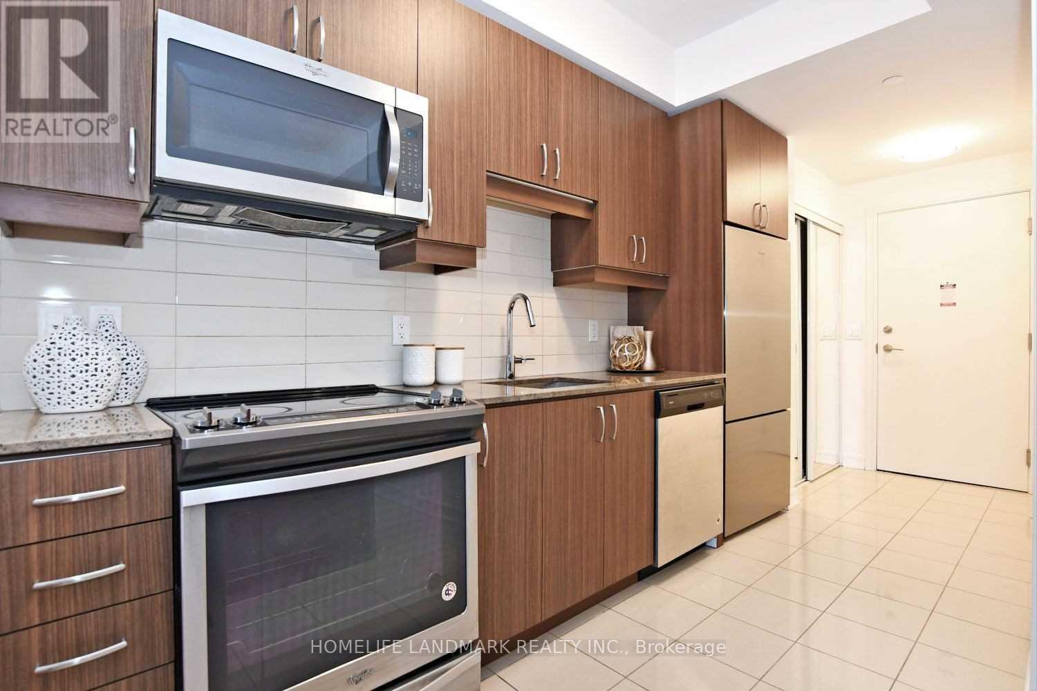 Apartment at NW-201 - 9201 YONGE STREET, Richmond Hill (Langstaff)