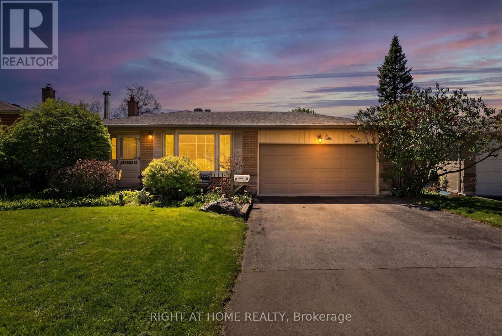 Detached at 5 FLEANCE DRIVE, Markham (Royal Orchard)