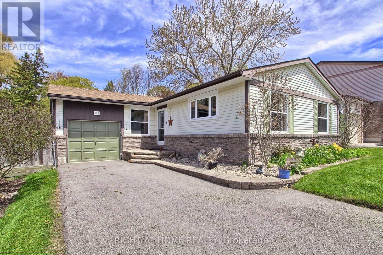 Detached at 853 MAGNOLIA AVENUE, Newmarket (Huron Heights-Leslie Valley)