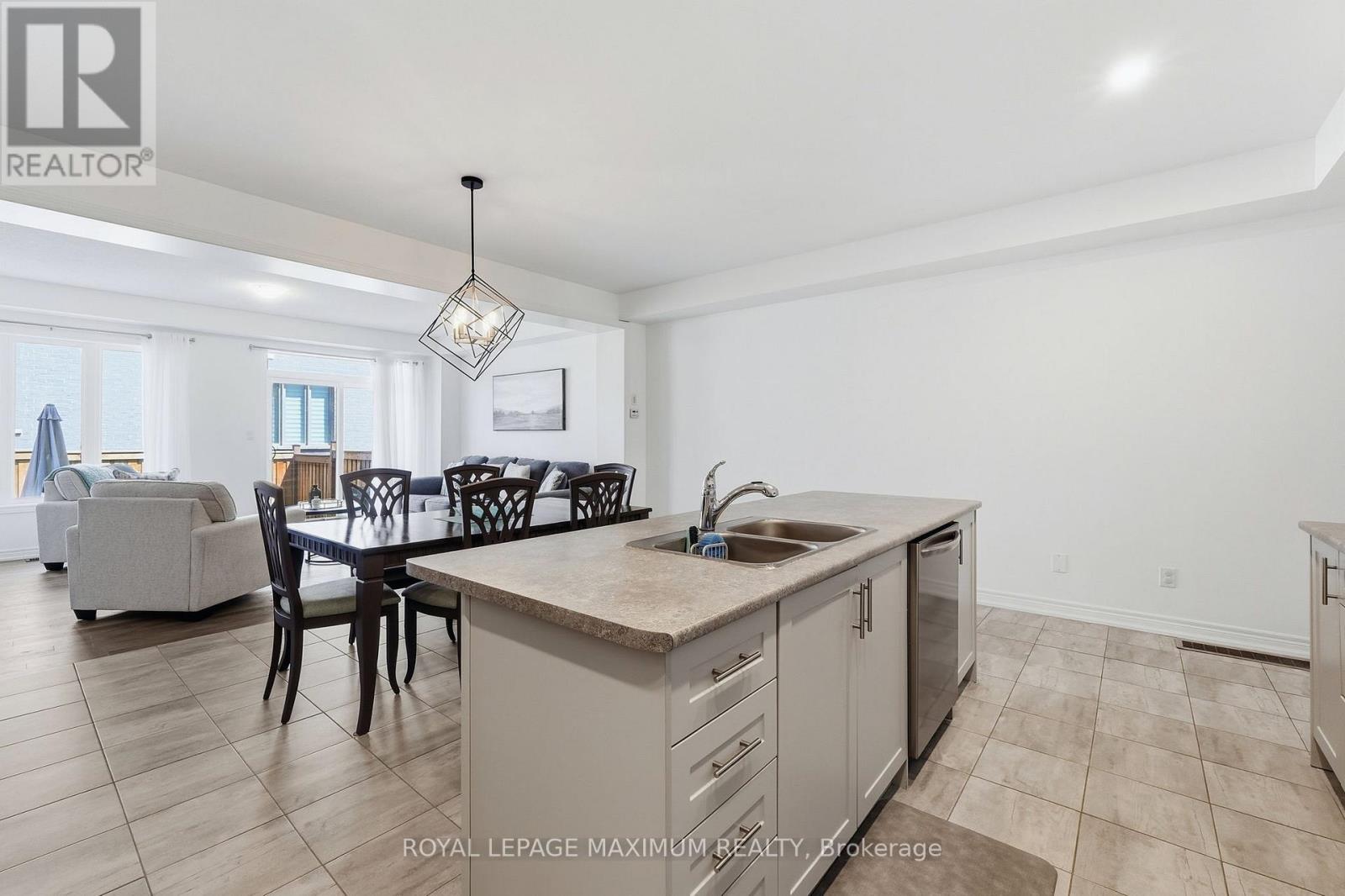 Townhouse at 48 CUPPLES FARM LANE, East Gwillimbury