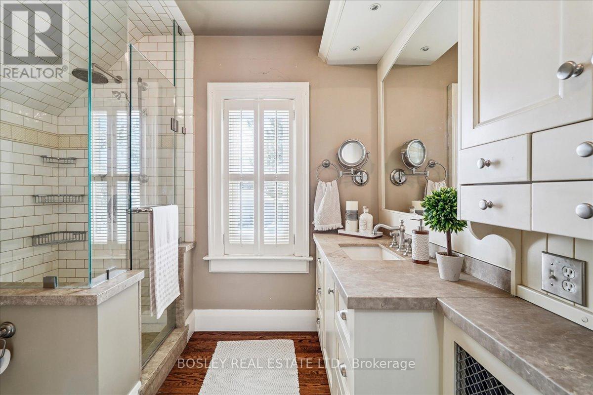 Detached at 42 ROYAL ROAD, Aurora