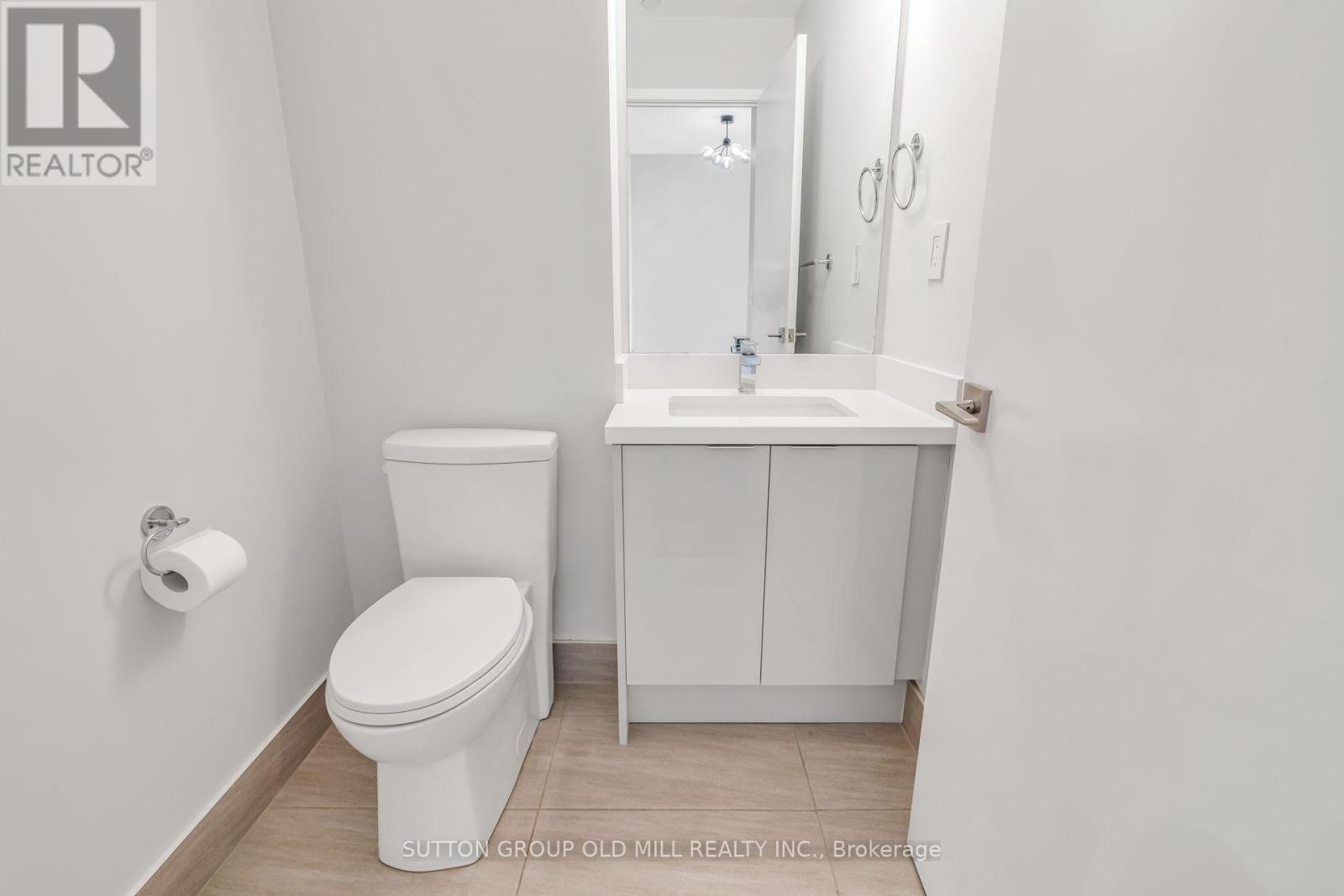 Apartment at 401 - 2916 HIGHWAY 7, Vaughan